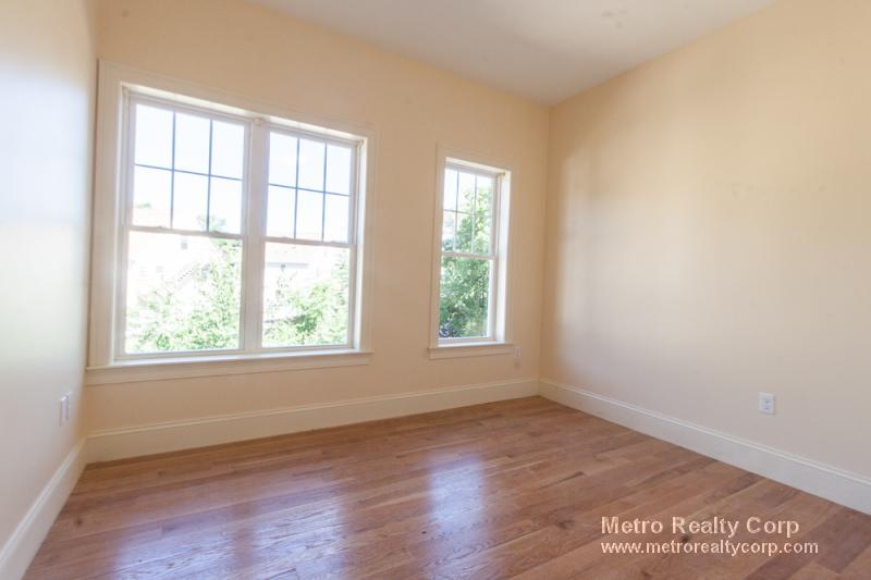 5165 Washington St, West Roxbury