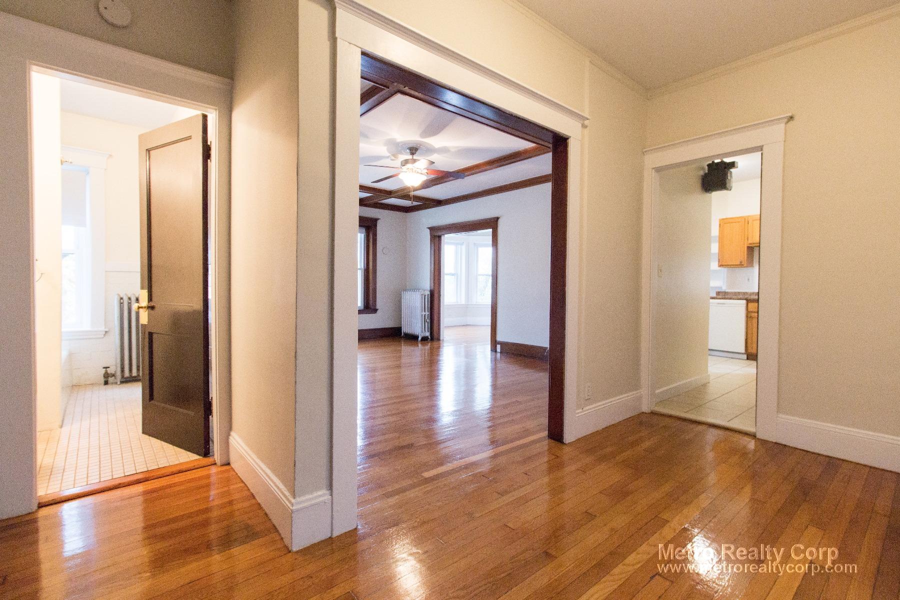 1 bed, 1 bath apartment for rent at 1368 Commonwealth Ave Unit 4, Allston — photo 7 of 18