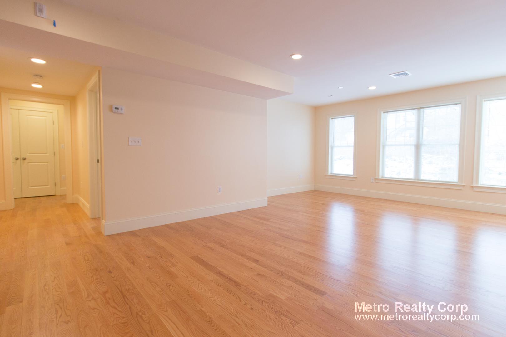 5165 Washington St, West Roxbury