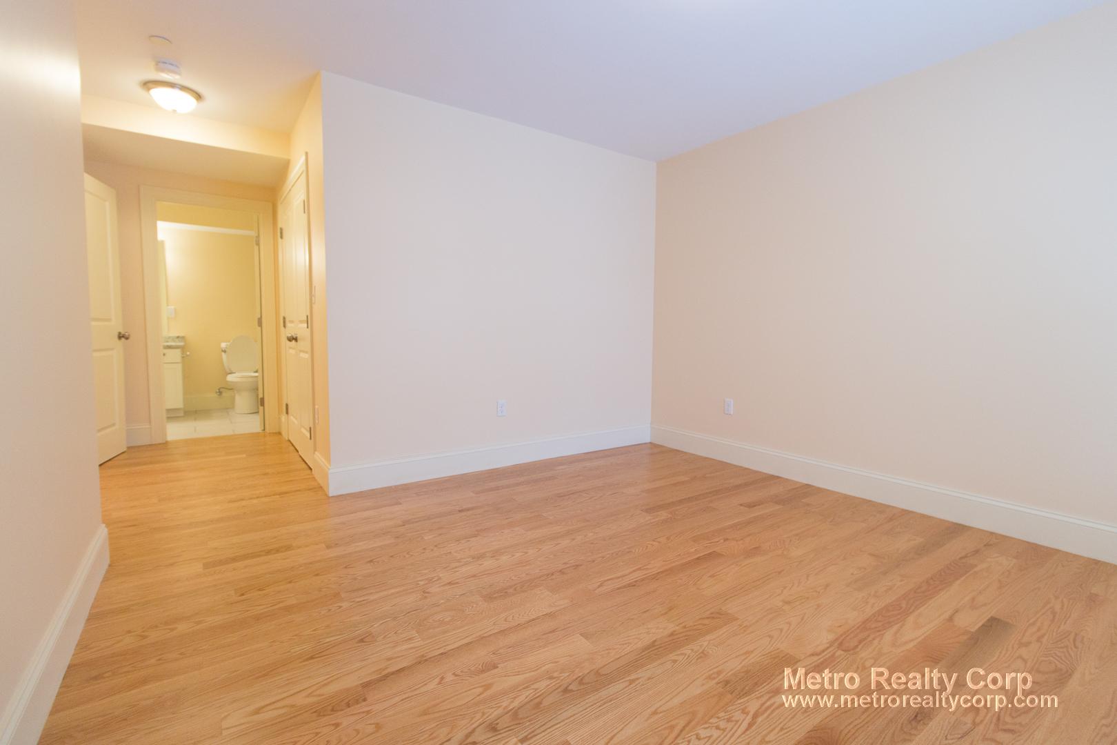 5165 Washington St, West Roxbury