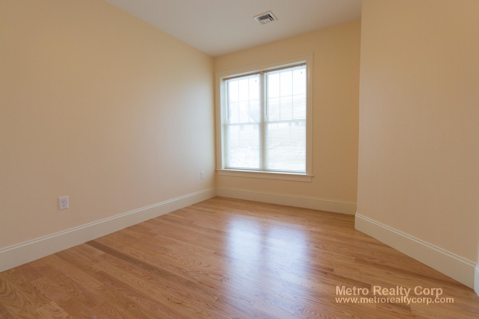 5165 Washington St, West Roxbury