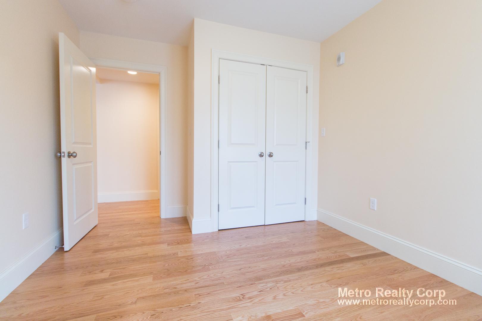 5165 Washington St, West Roxbury