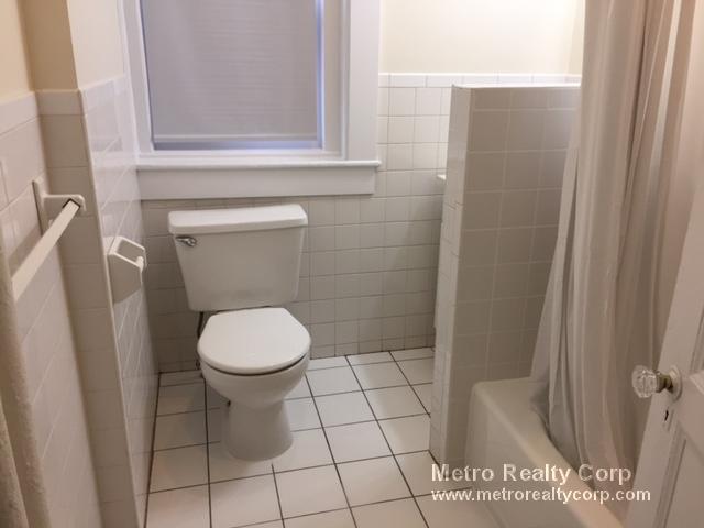 3 bed, 1 bath apartment for rent at 1211 Beacon St Unit 2, Brookline — photo 3 of 14