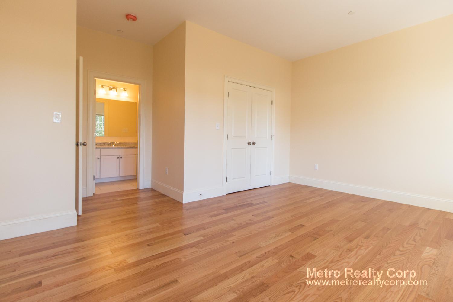 2 bed, 2 bath apartment for rent at 5165 Washington St Unit 10, West Roxbury — photo 4 of 15