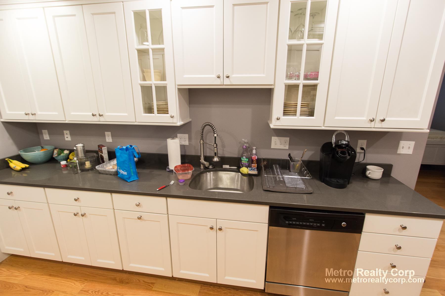 12 Greenway Ct, Coolidge Corner