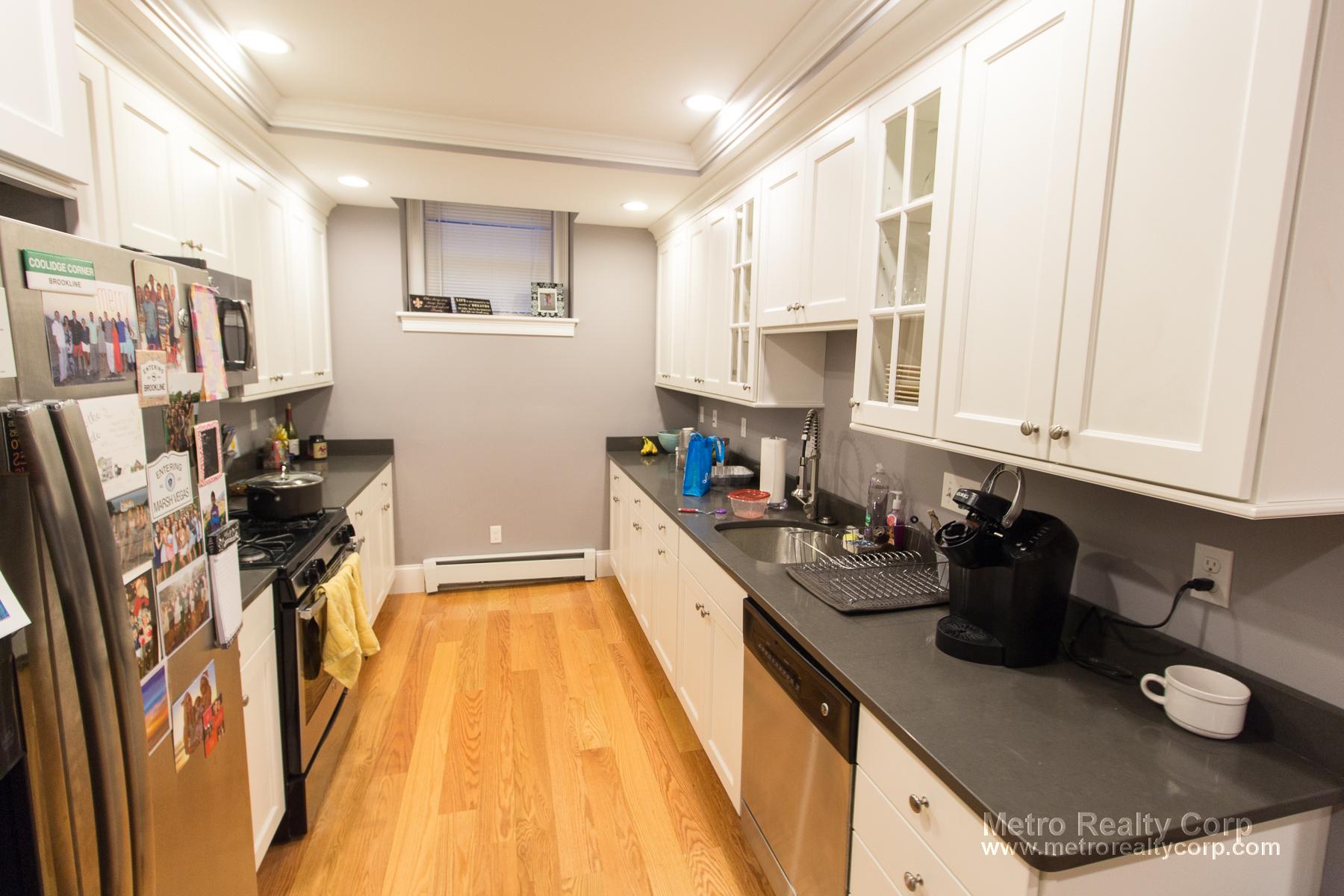 12 Greenway Ct, Coolidge Corner