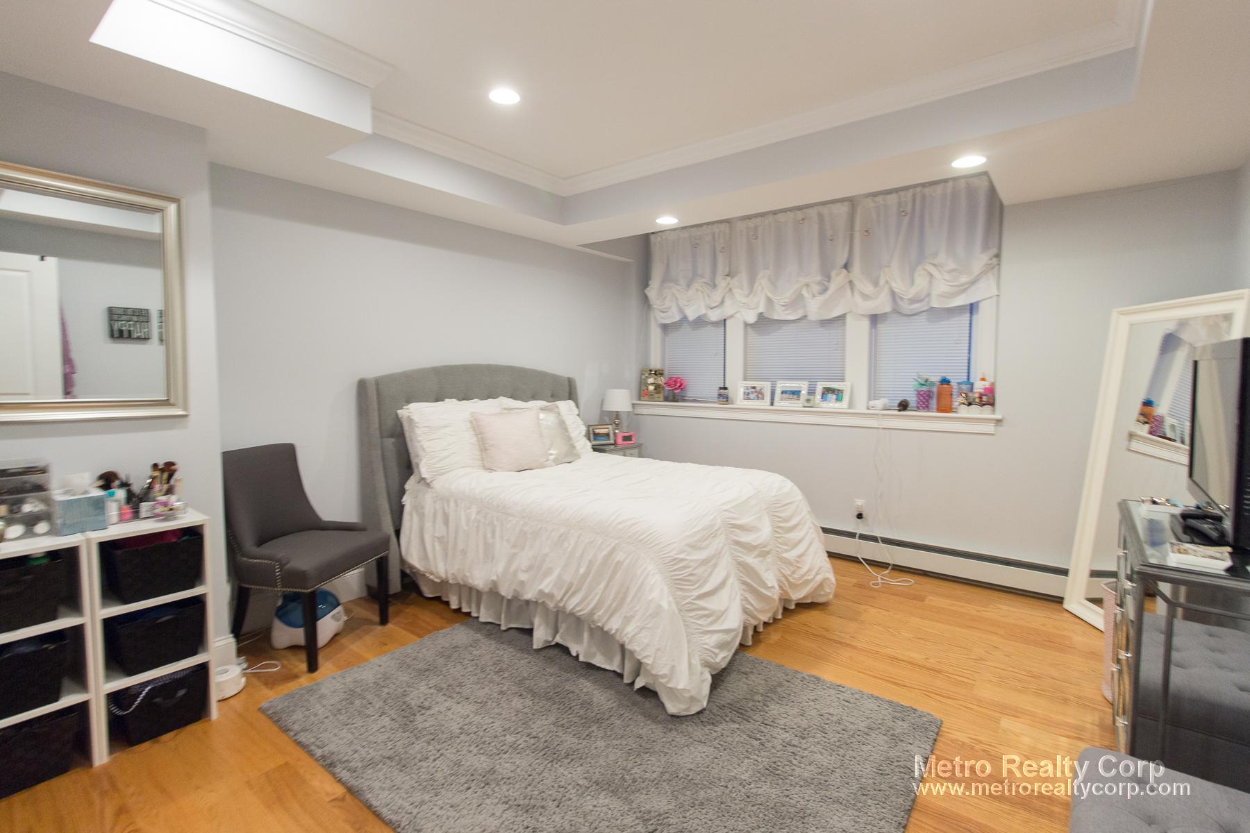 12 Greenway Ct, Coolidge Corner