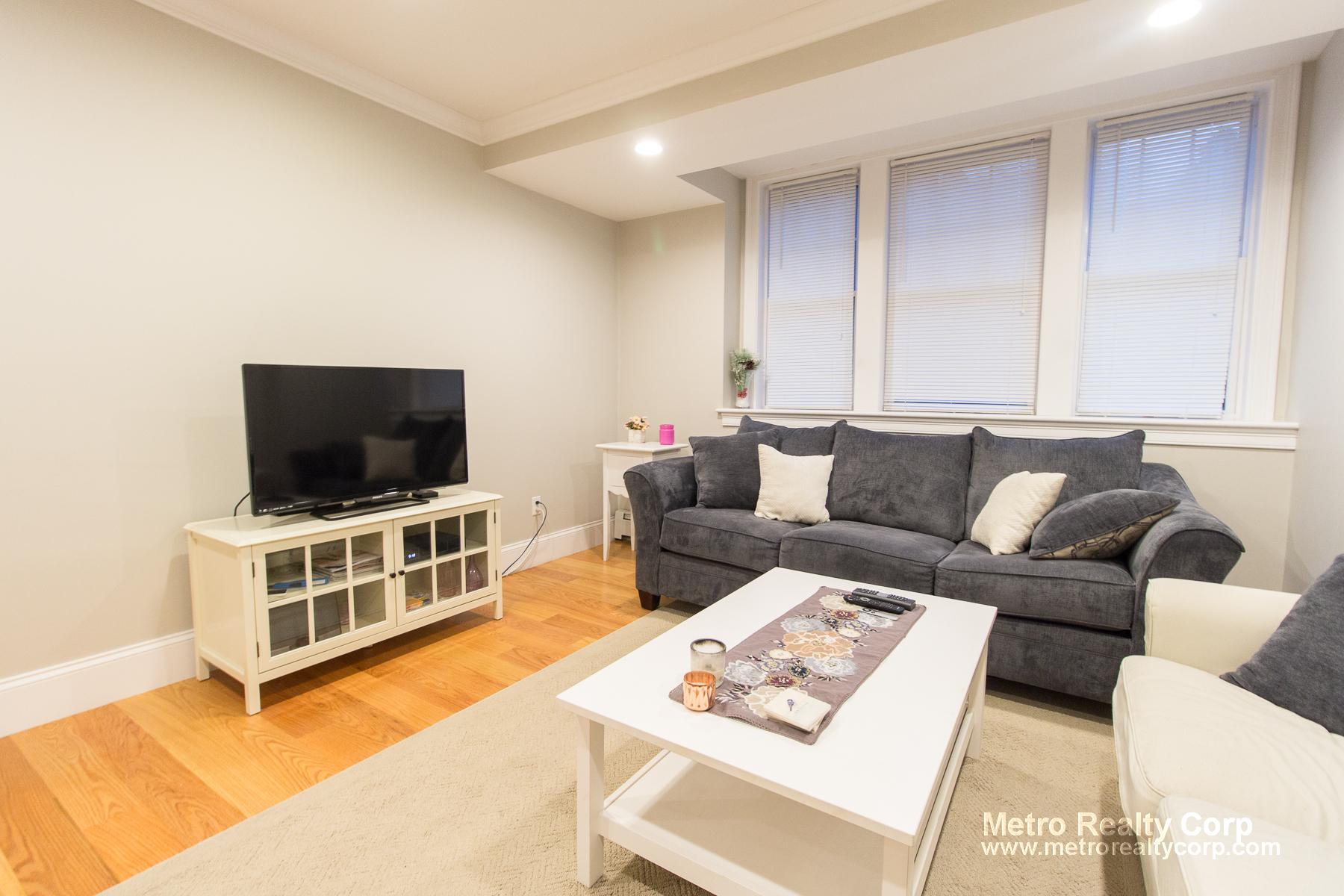 12 Greenway Ct, Coolidge Corner