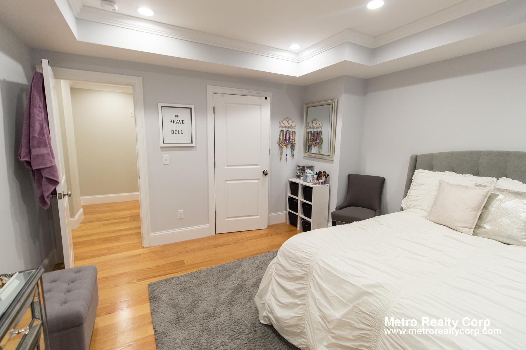 12 Greenway Ct, Coolidge Corner