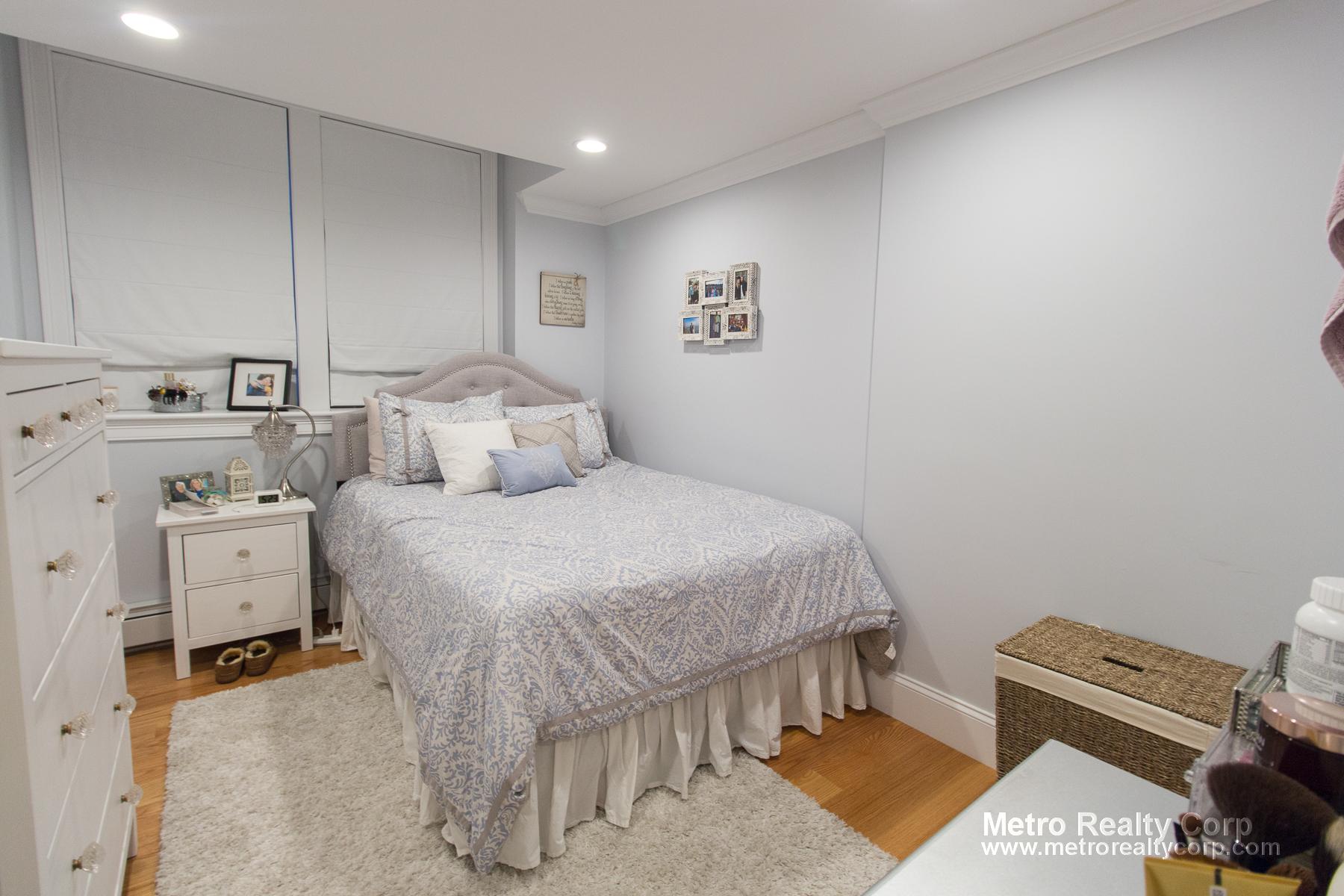 12 Greenway Ct, Coolidge Corner