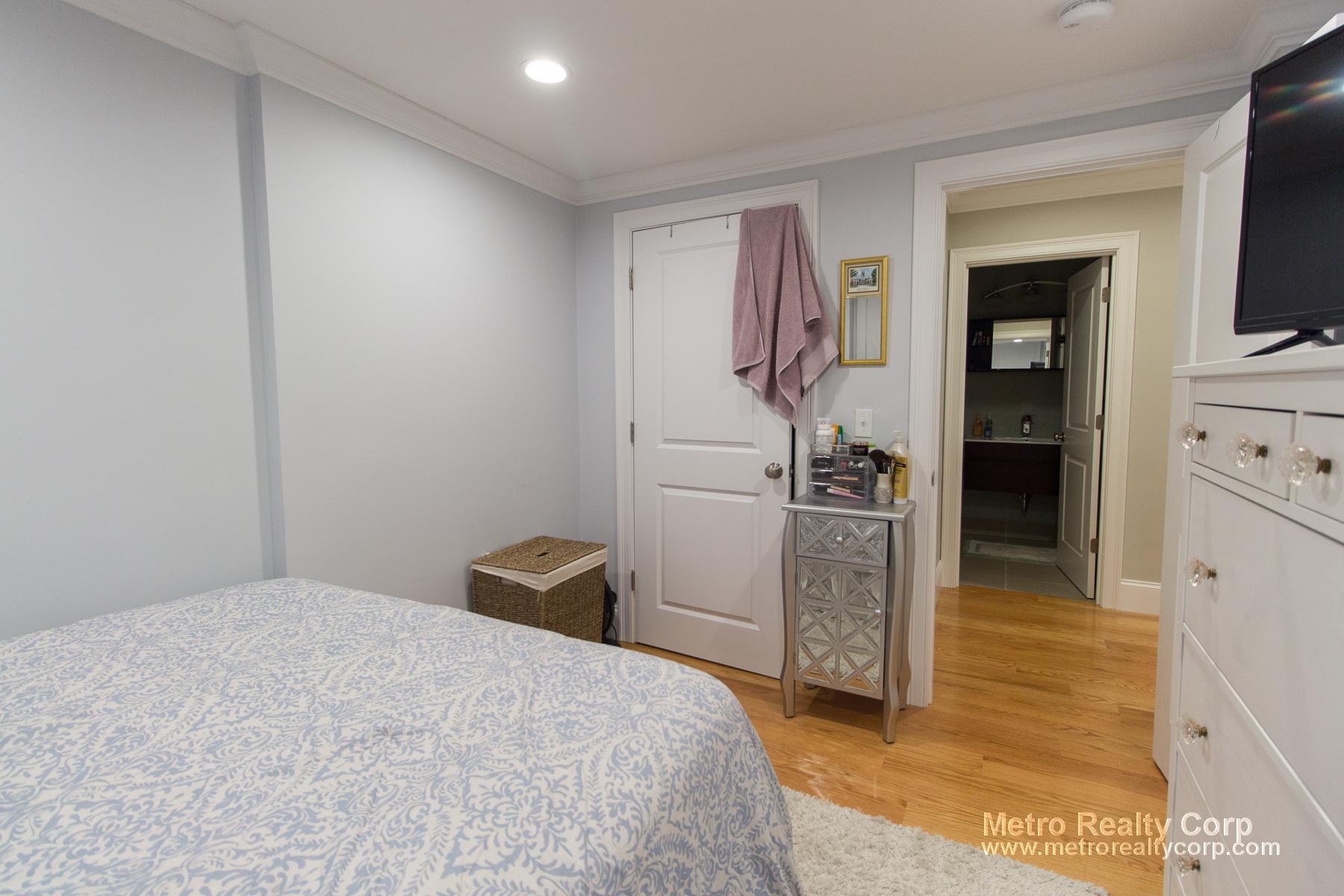 12 Greenway Ct, Coolidge Corner