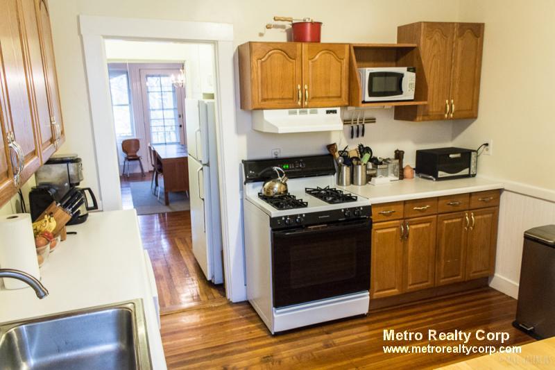 3 bed, 1 bath apartment for rent at 91 Fuller St Unit 2, Coolidge Corner — photo 9 of 20