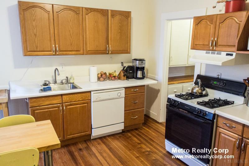 3 bed, 1 bath apartment for rent at 91 Fuller St Unit 2, Coolidge Corner — photo 8 of 20