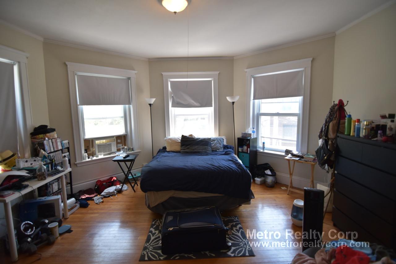 2 bed, 1 bath apartment for rent at 37 Claflin Rd Unit 4, Brookline — photo 6 of 9