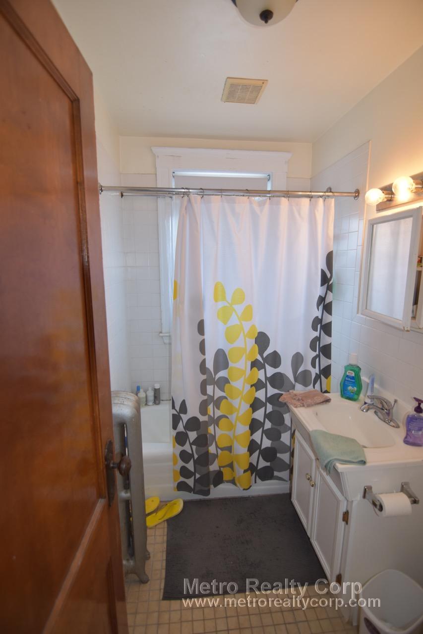 2 bed, 1 bath apartment for rent at 37 Claflin Rd Unit 4, Brookline — photo 8 of 9