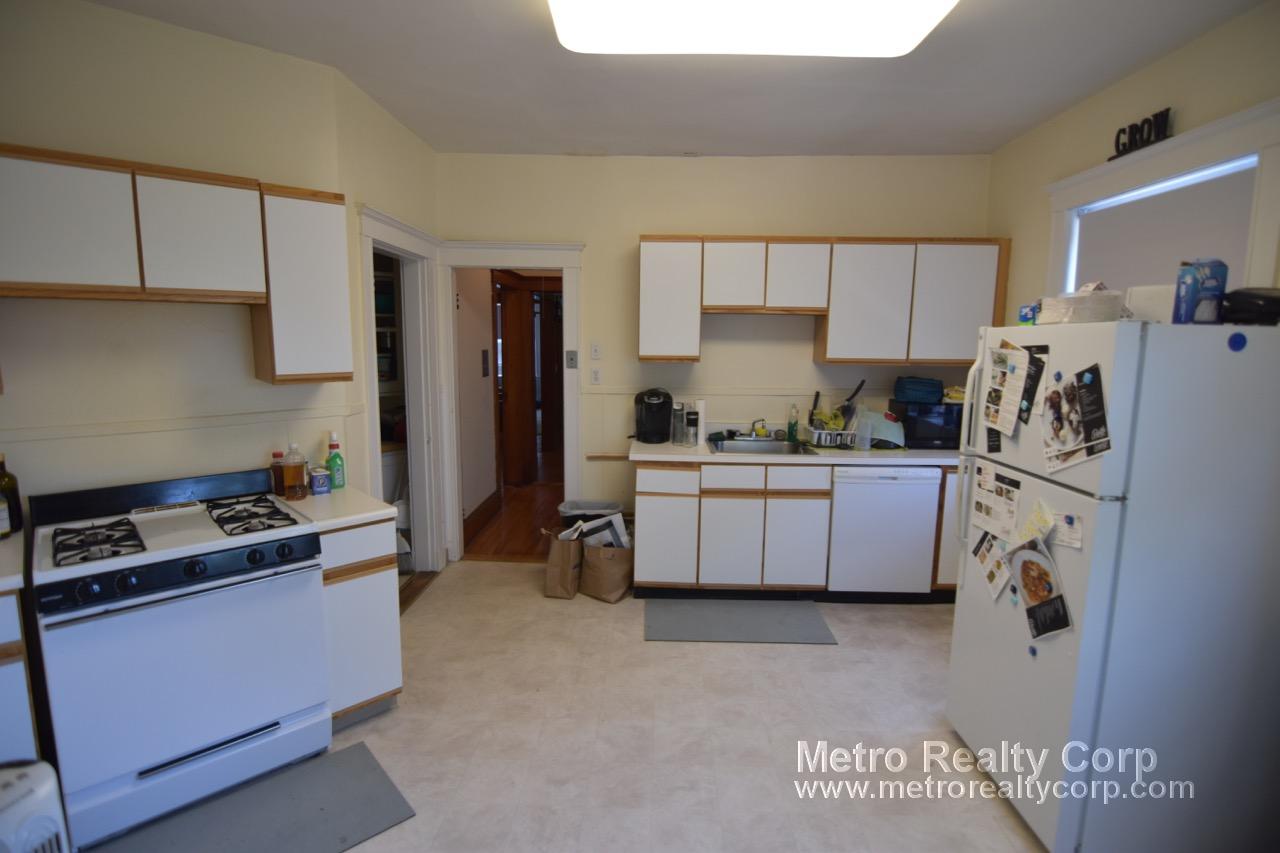 2 bed, 1 bath apartment for rent at 37 Claflin Rd Unit 4, Brookline — photo 4 of 9