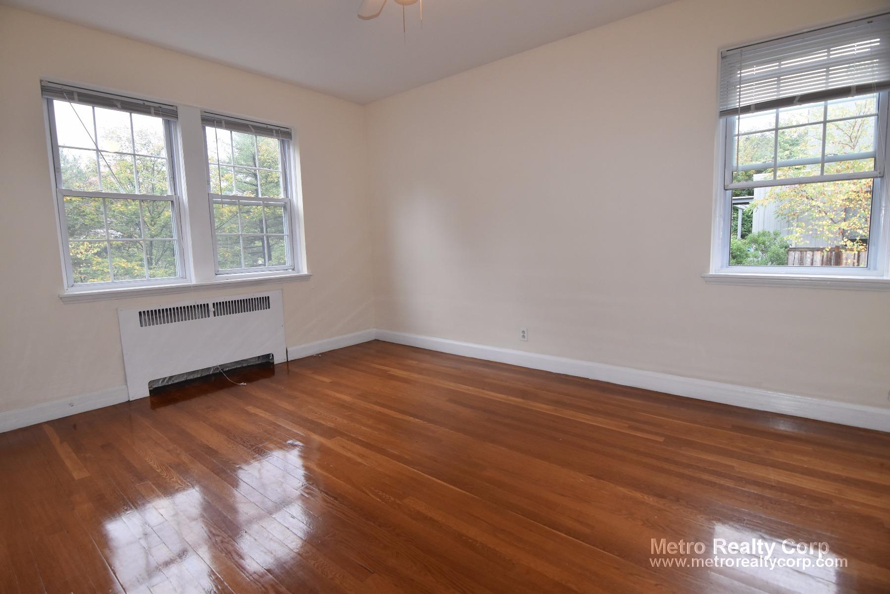 2 bed, 2 bath apartment for rent at 1129 Beacon St Unit 5, Brookline — photo 2 of 10