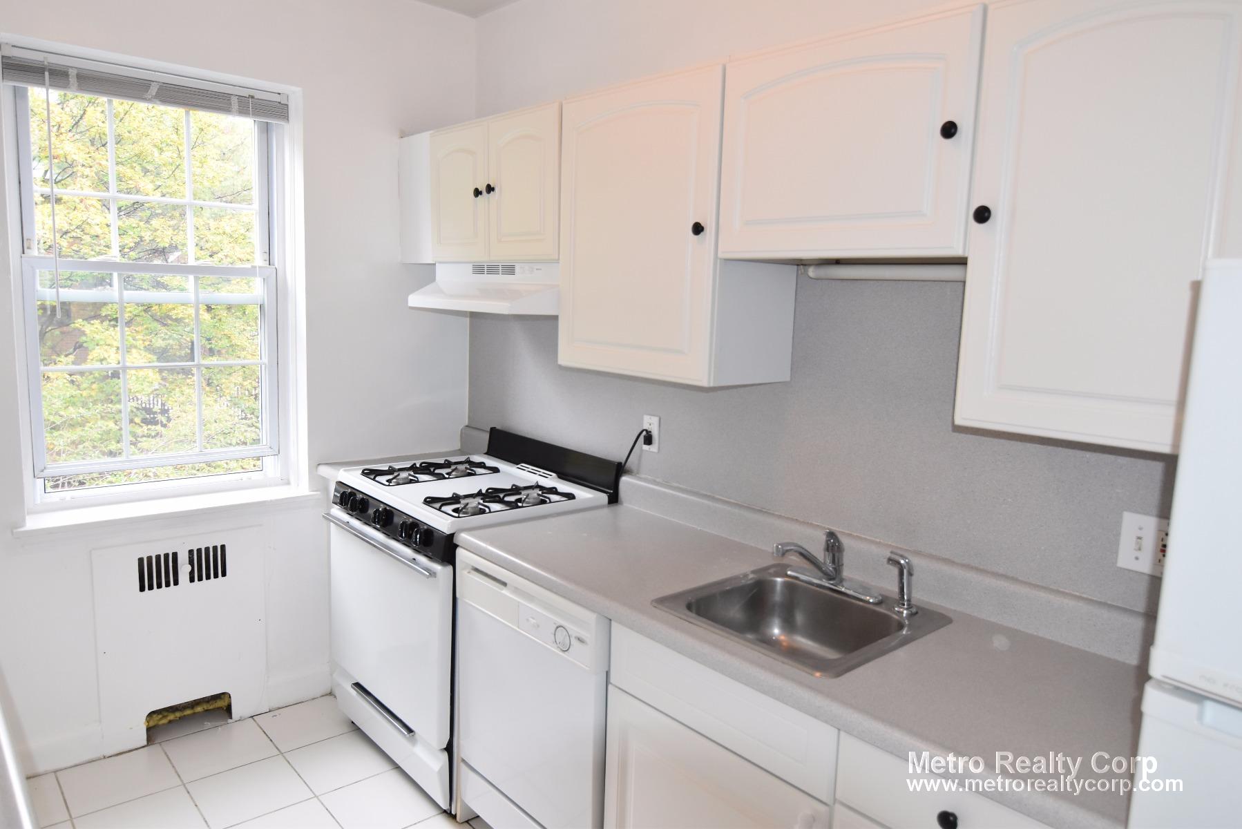 2 bed, 2 bath apartment for rent at 1129 Beacon St Unit 5, Brookline — photo 3 of 10