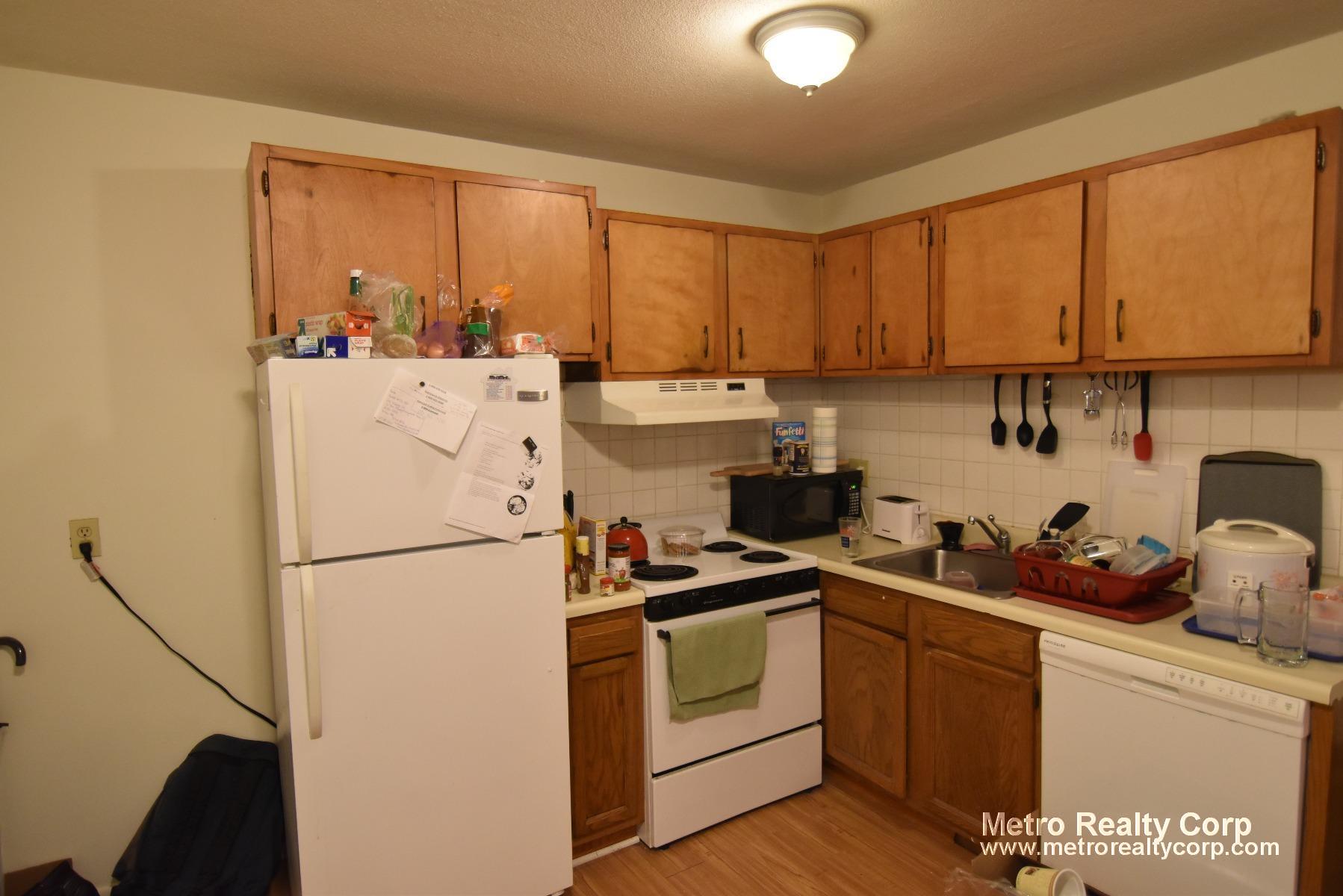 2 bed, 1 bath apartment for rent at 256 Parker Hill Ave Unit 4, Mission Hill — photo 2 of 7