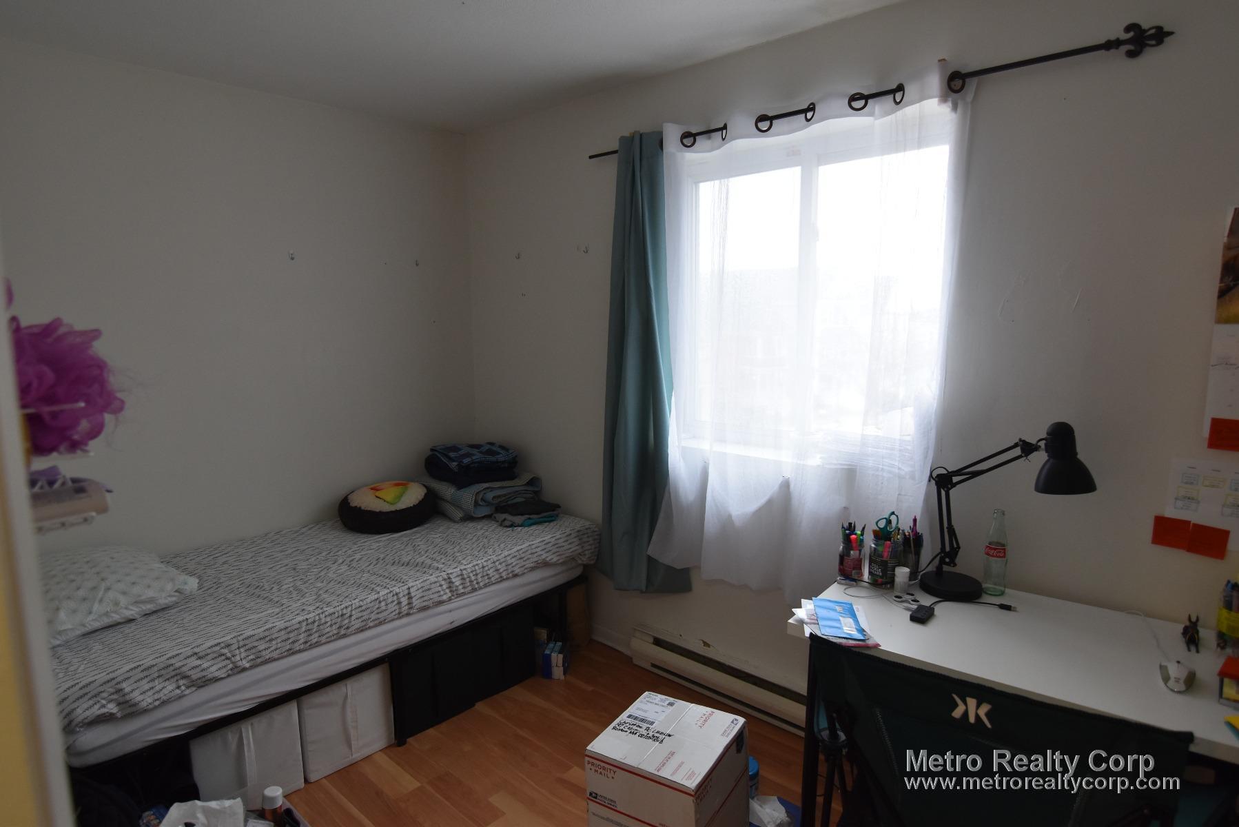 2 bed, 1 bath apartment for rent at 256 Parker Hill Ave Unit 4, Mission Hill — photo 4 of 7