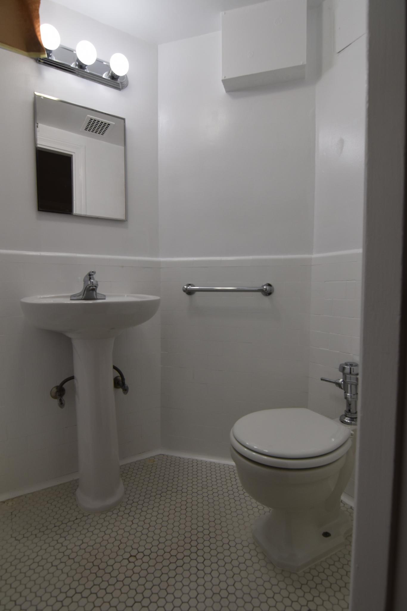 Studio bed, 1 bath apartment for rent at 1284 Beacon St Unit 413, Coolidge Corner — photo 5 of 11