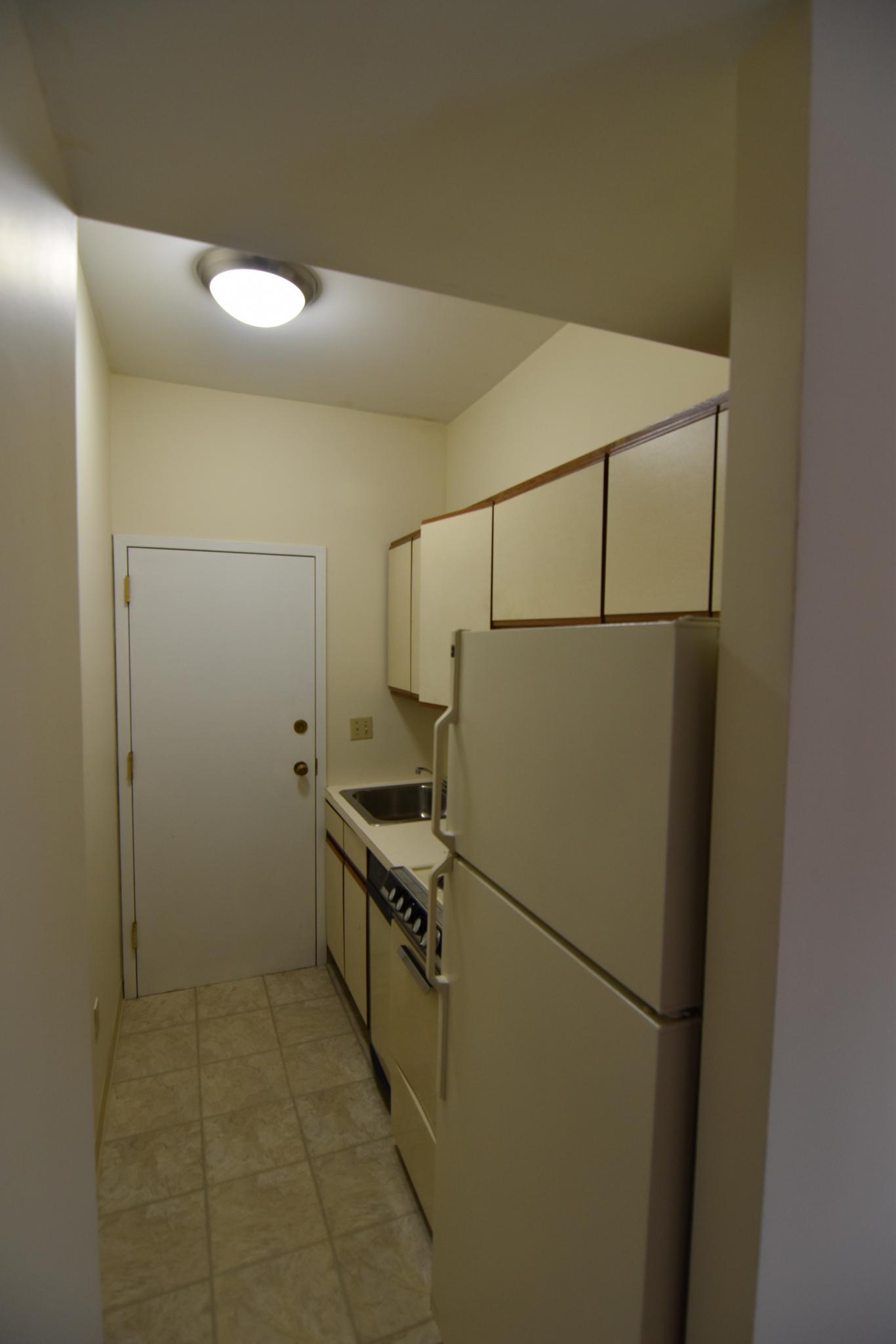 Studio bed, 1 bath apartment for rent at 171 Harvard St Unit 5, Brookline — photo 4 of 6
