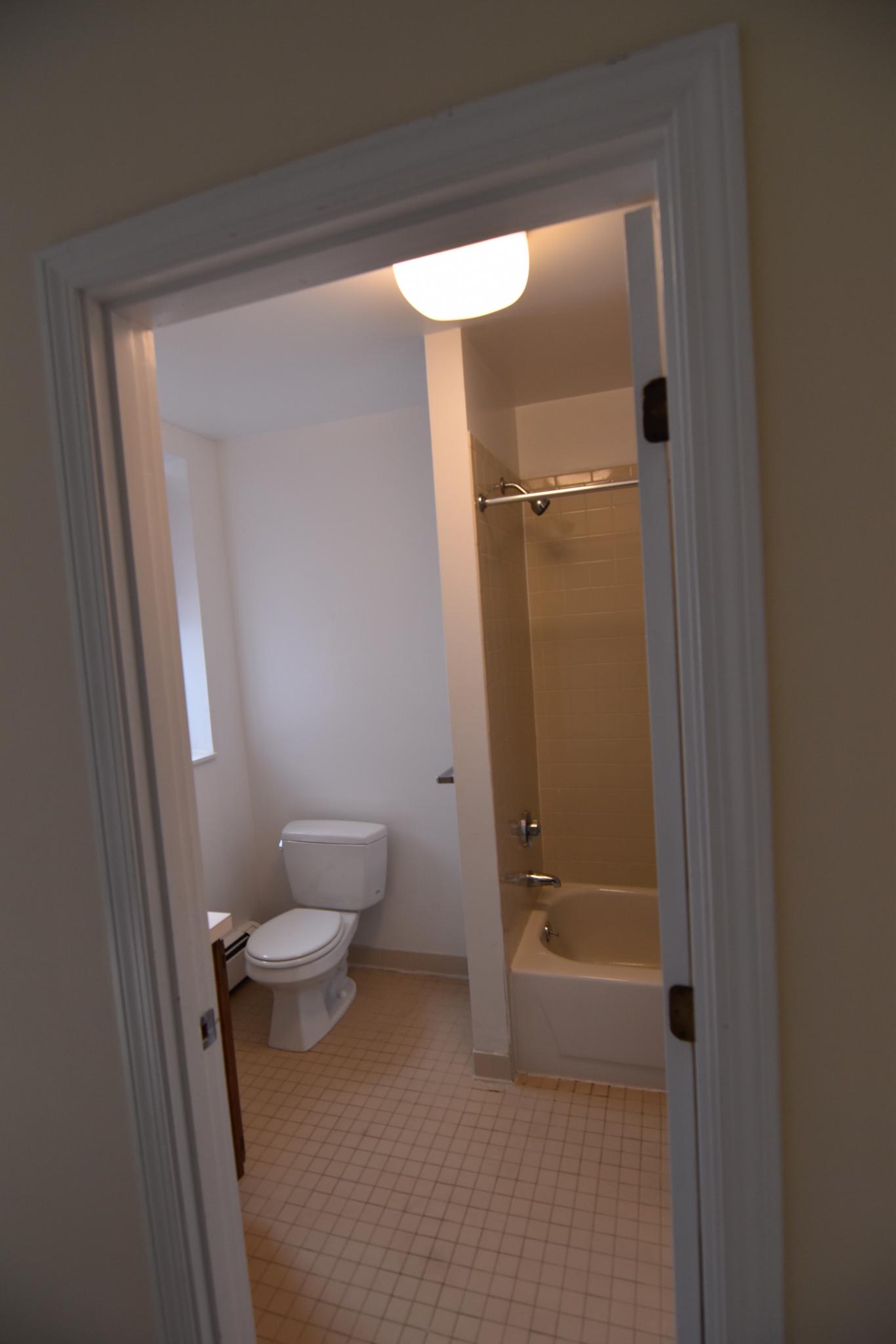 Studio bed, 1 bath apartment for rent at 171 Harvard St Unit 5, Brookline — photo 5 of 6