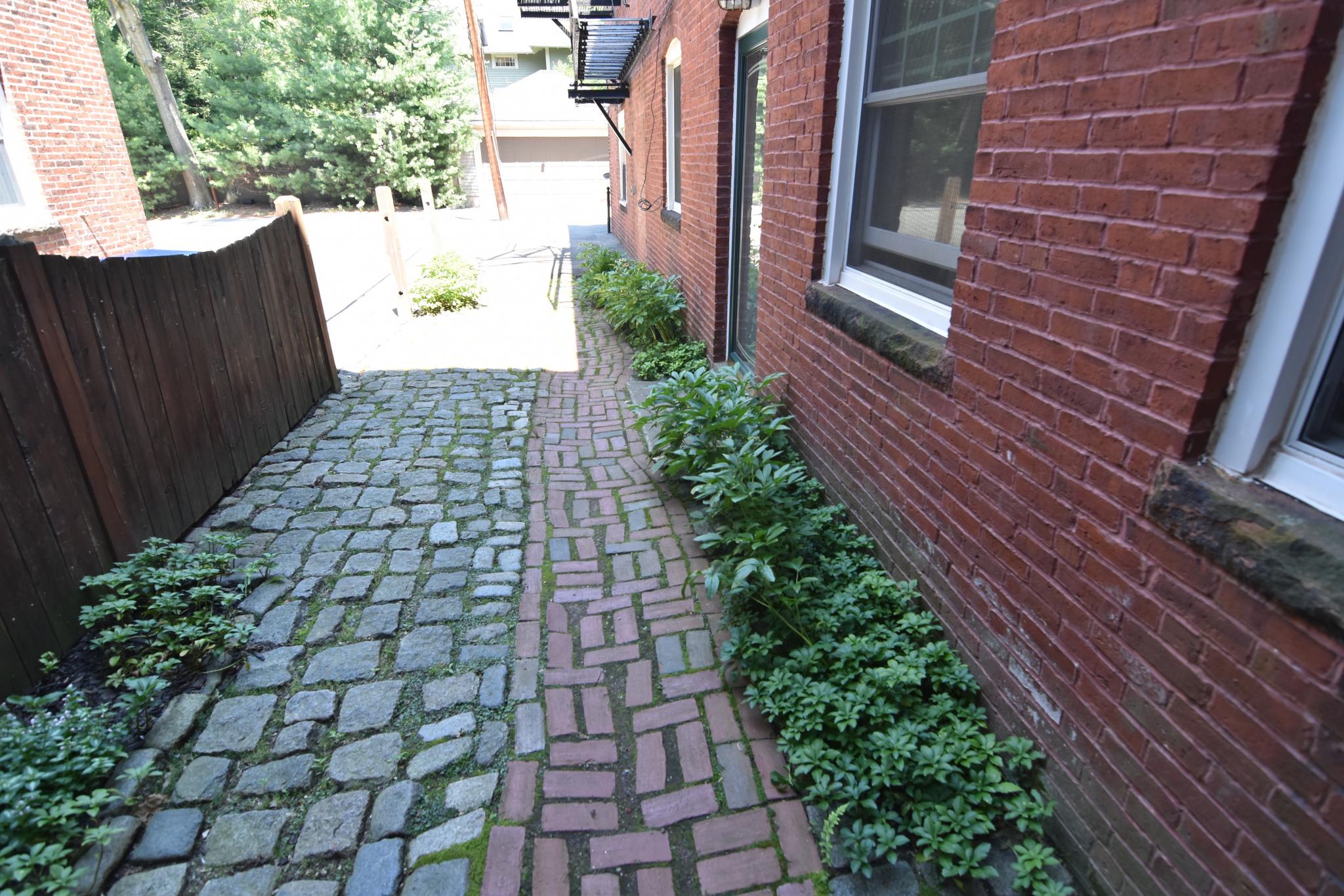 1722 Beacon St, Washington Square