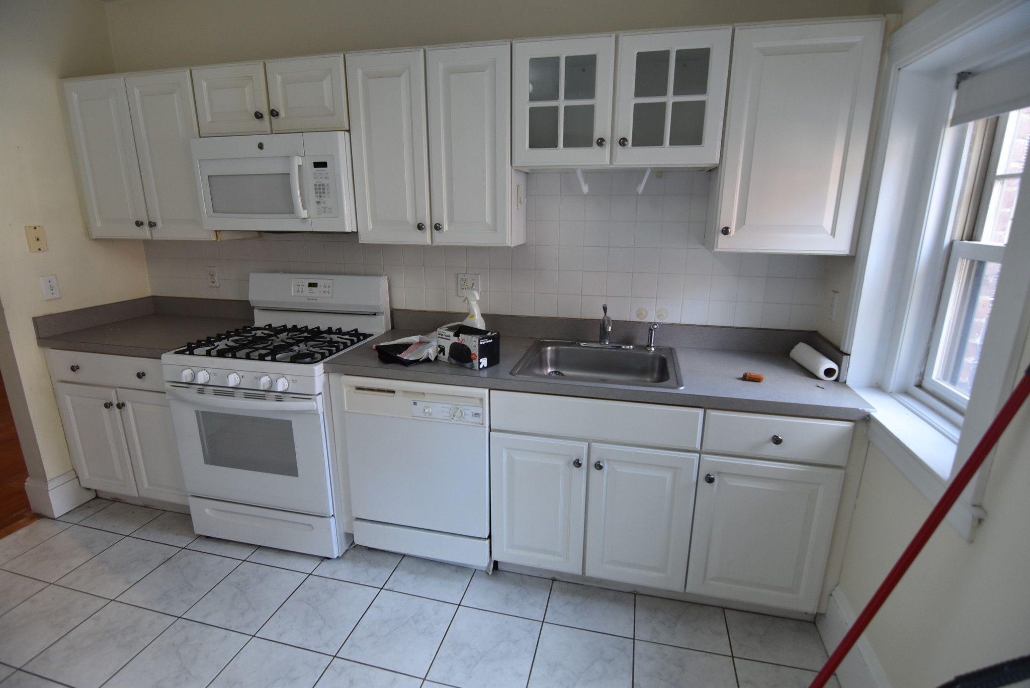 3 bed, 1 bath apartment for rent at 1211 Beacon St Unit 1, Brookline — photo 13 of 16