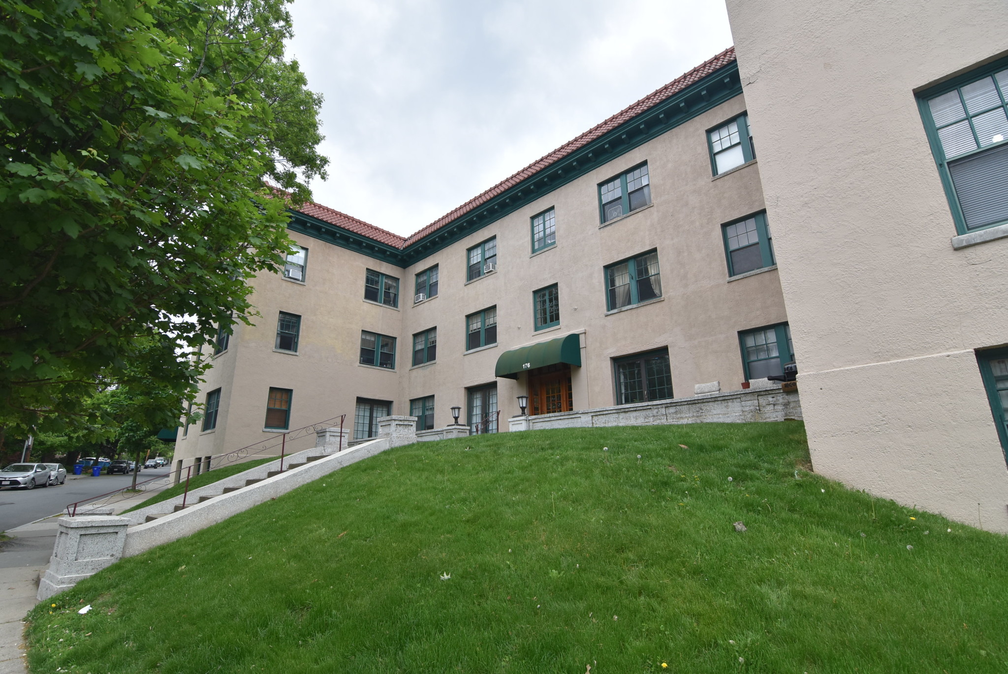 174 Winthrop Rd, Brookline