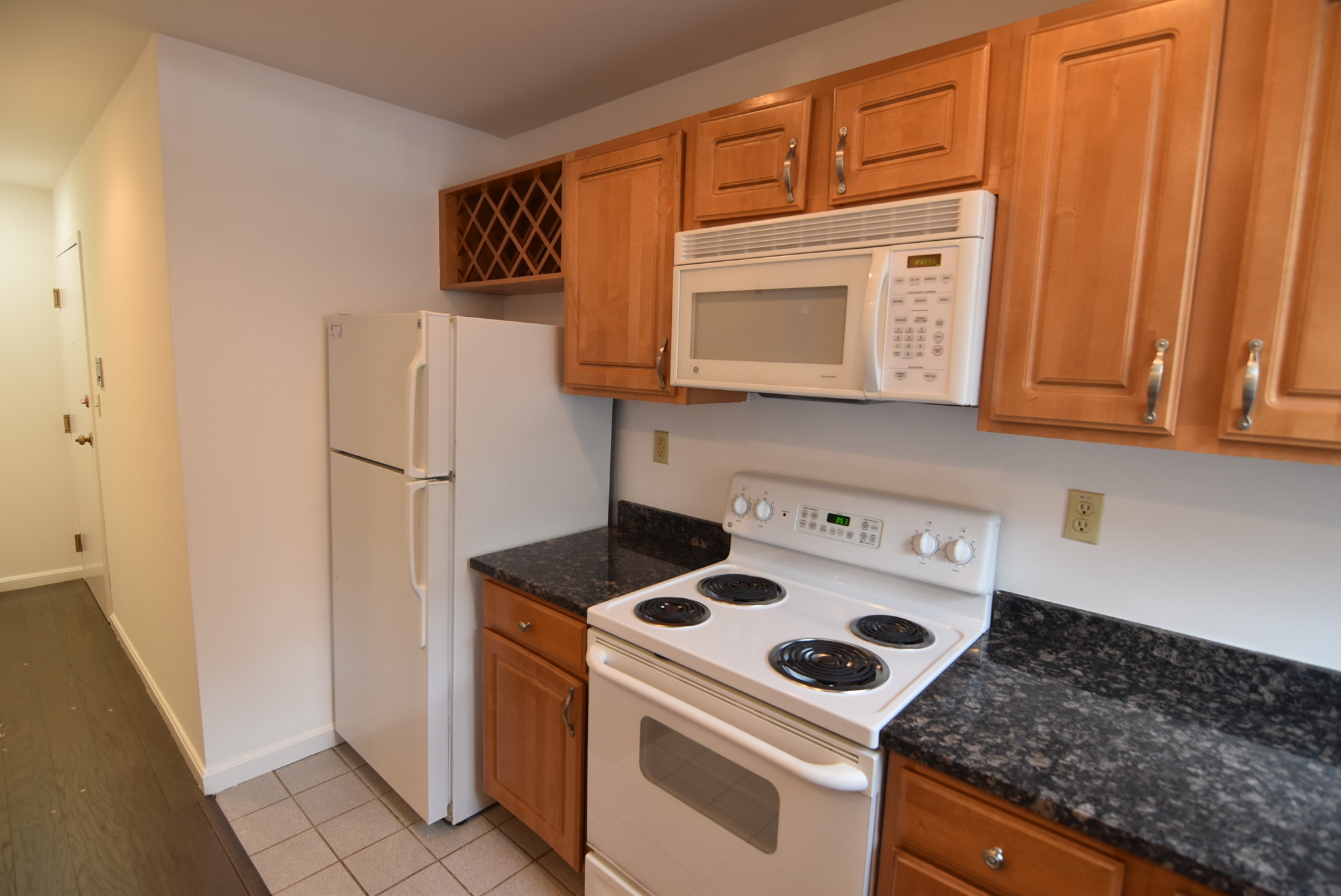 Studio bed, 1 bath apartment for rent at 24 Queensberry St Unit C, Fenway — photo 3 of 11
