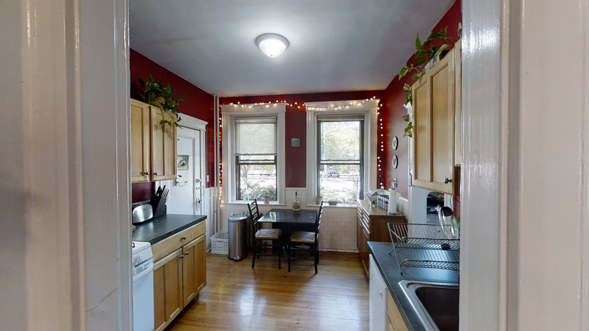 4 bed, 1 bath apartment for rent at 12 Greenway Ct Unit 1, Coolidge Corner — photo 2 of 31