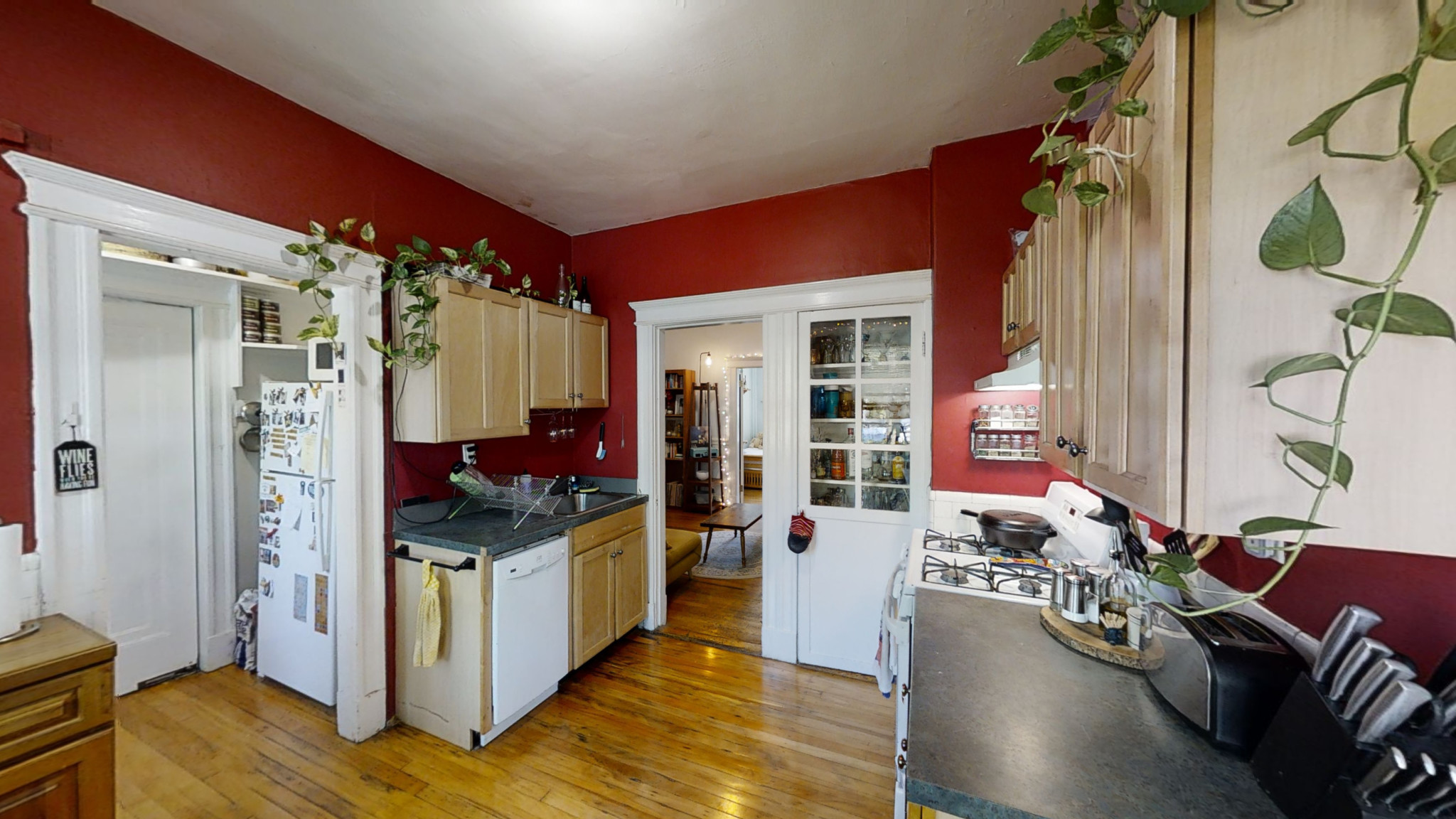 4 bed, 1 bath apartment for rent at 12 Greenway Ct Unit 1, Coolidge Corner — photo 3 of 31