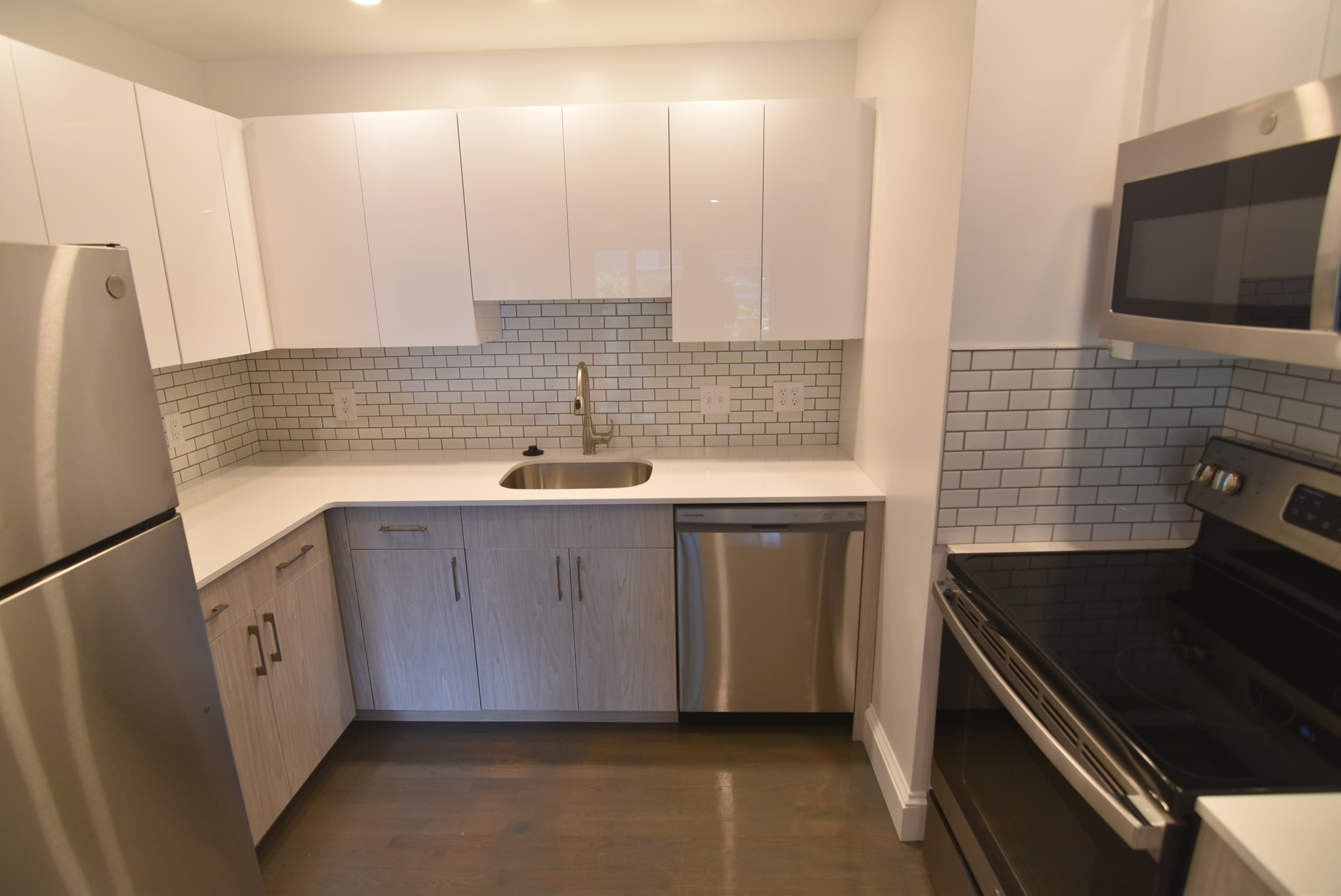 320 Hammond Pond Pkwy, Chestnut Hill