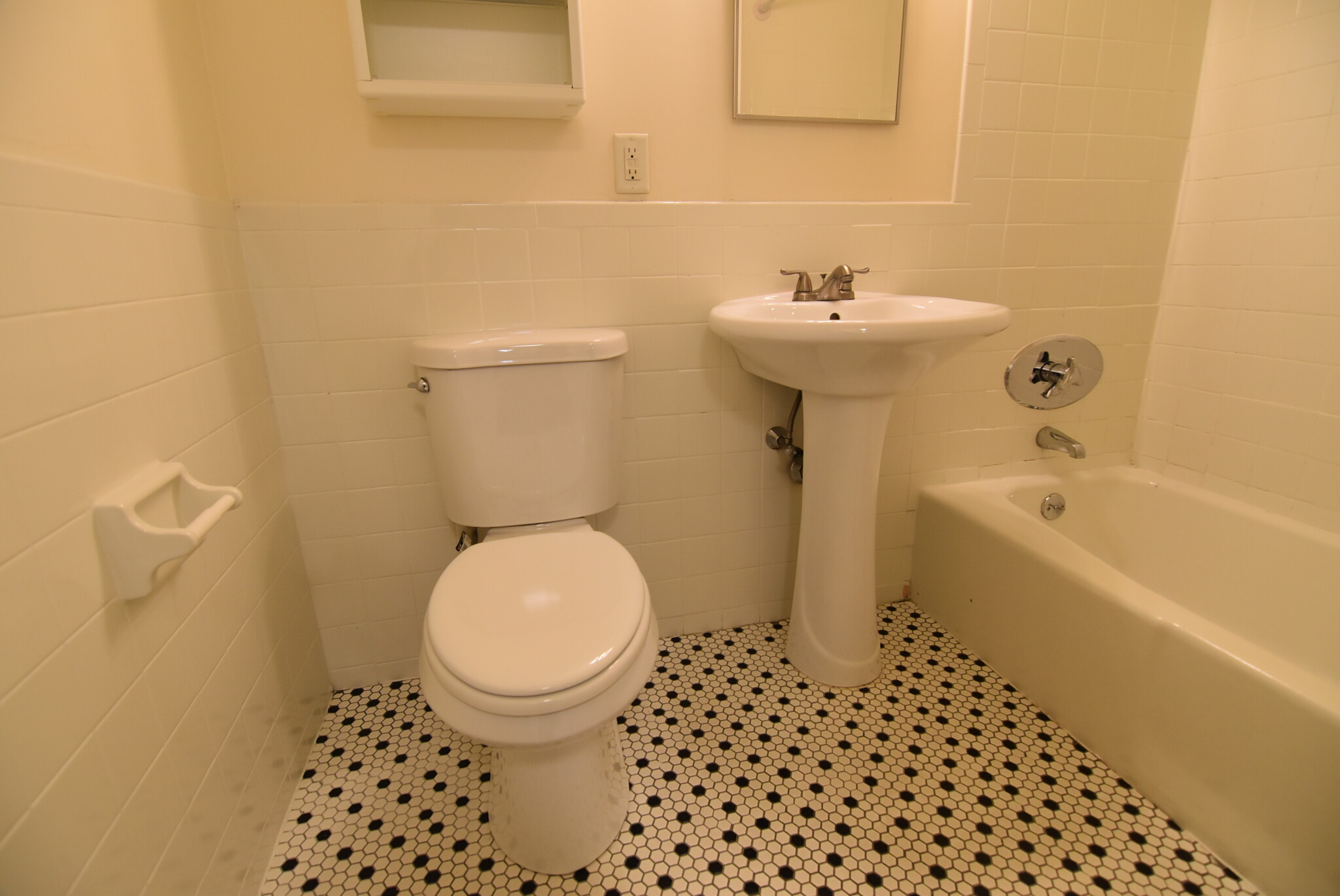 Studio bed, 1 bath apartment for rent at 16 Whites Ave Unit 45, Watertown — photo 2 of 7
