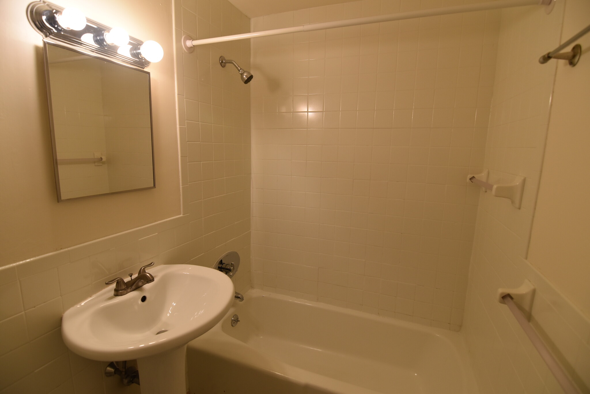 Studio bed, 1 bath apartment for rent at 16 Whites Ave Unit 45, Watertown — photo 3 of 7