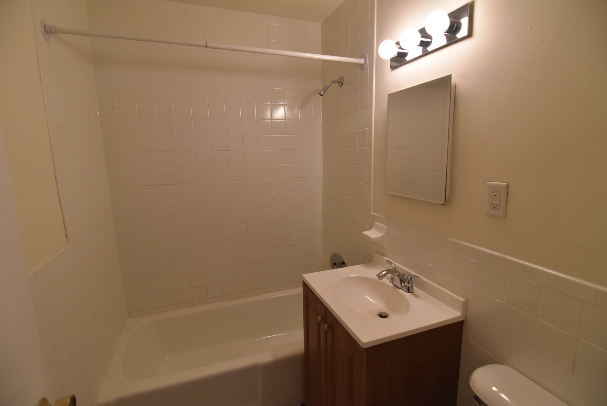 16 Whites Ave, Watertown