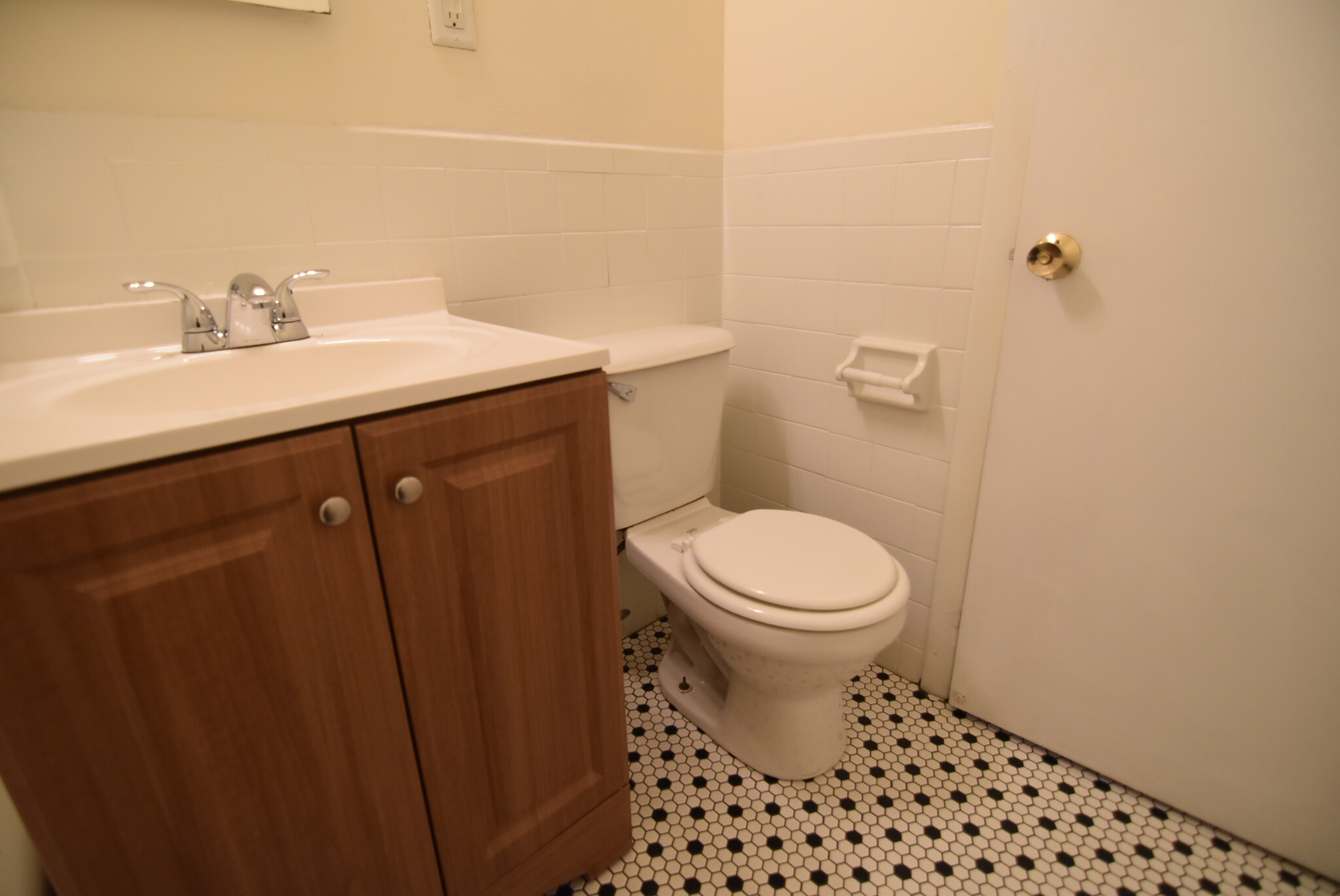 16 Whites Ave, Watertown