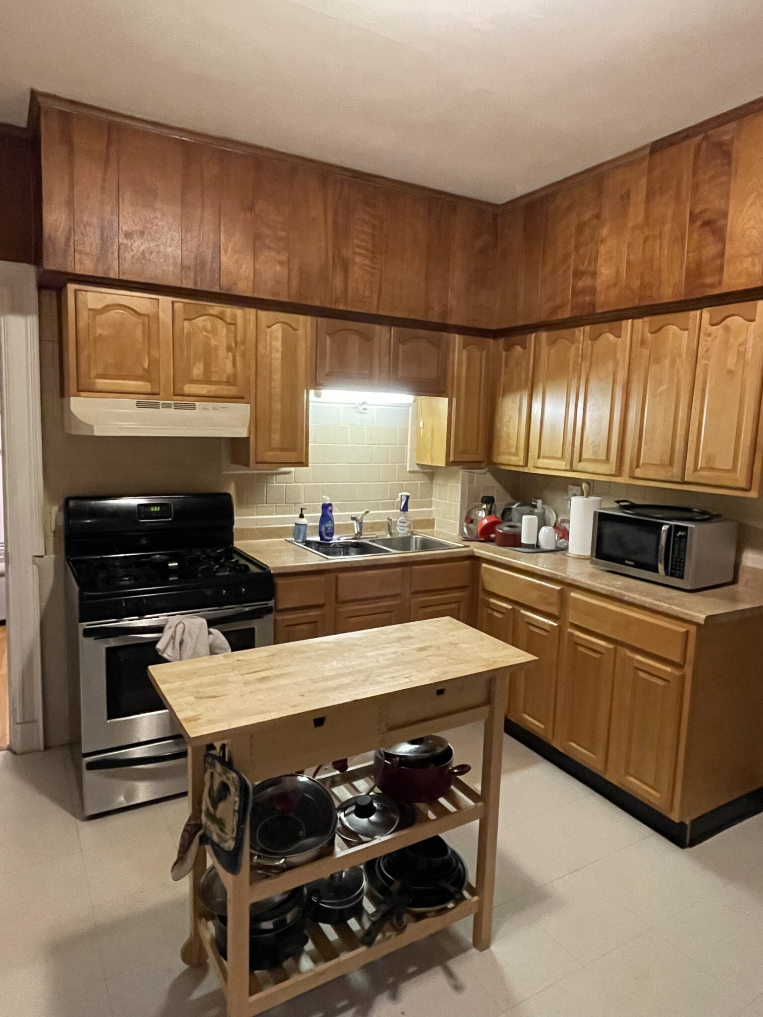 2 bed, 1 bath apartment for rent at 37 Beals St Unit 2ND FLR, Brookline — photo 3 of 16