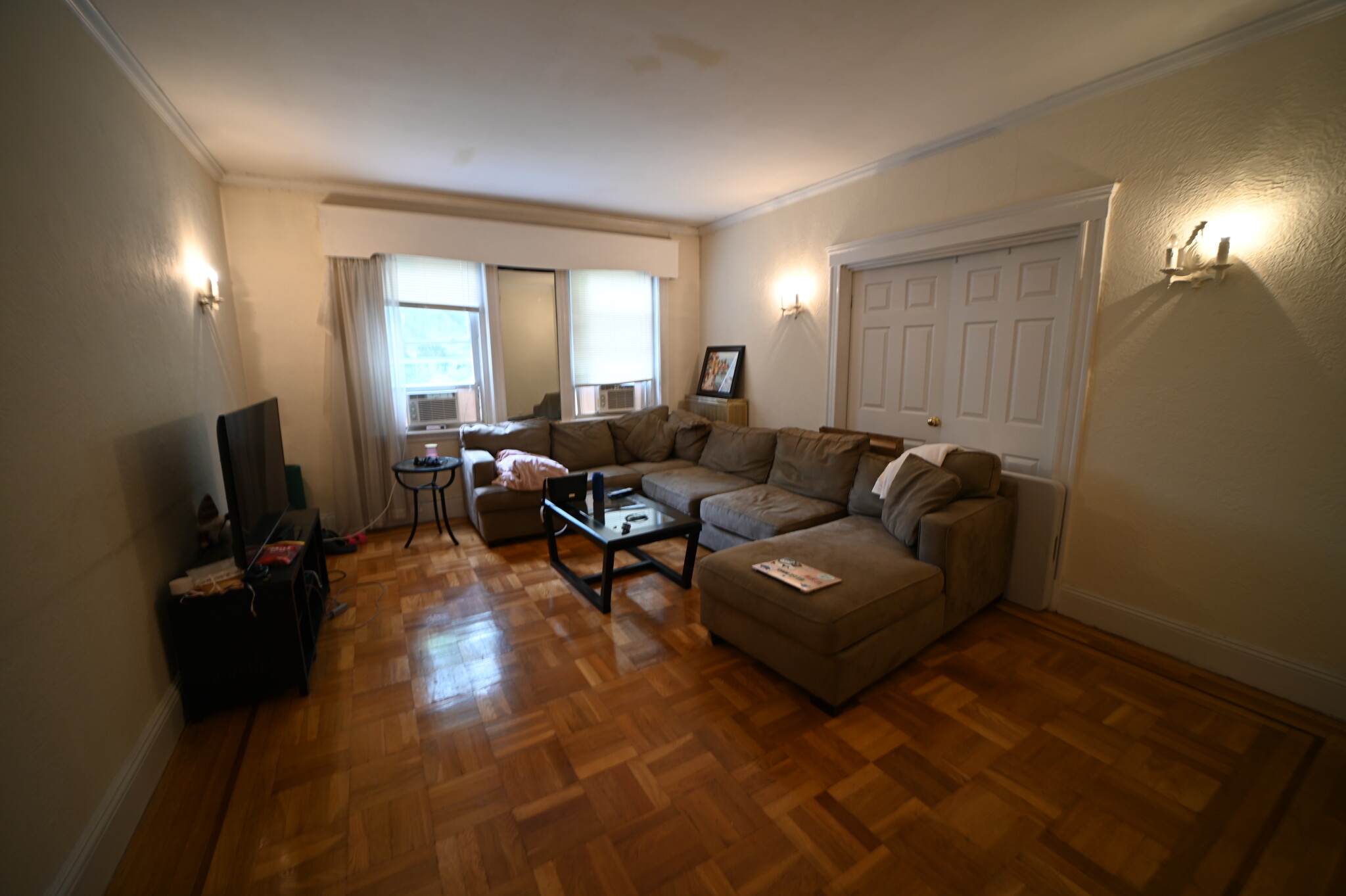 3 bed, 1 bath apartment for rent at 98 Toxteth St Unit 1, Brookline