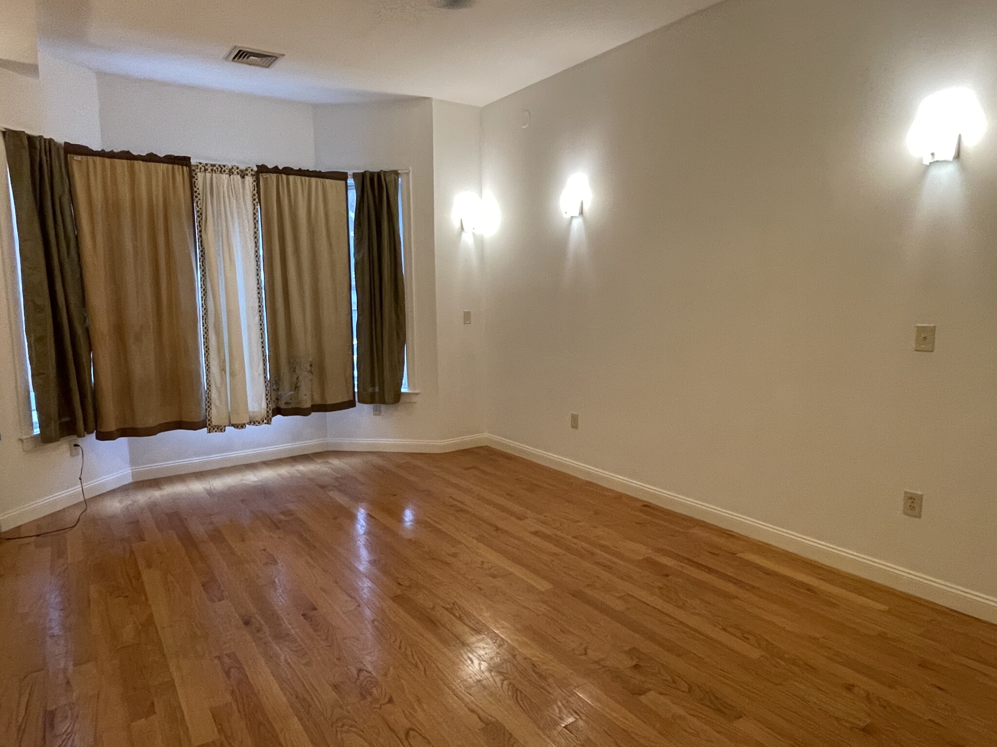 5 bed, 2.5 bath apartment for rent at 48 Dudley St Unit 1, Roxbury — photo 3 of 10