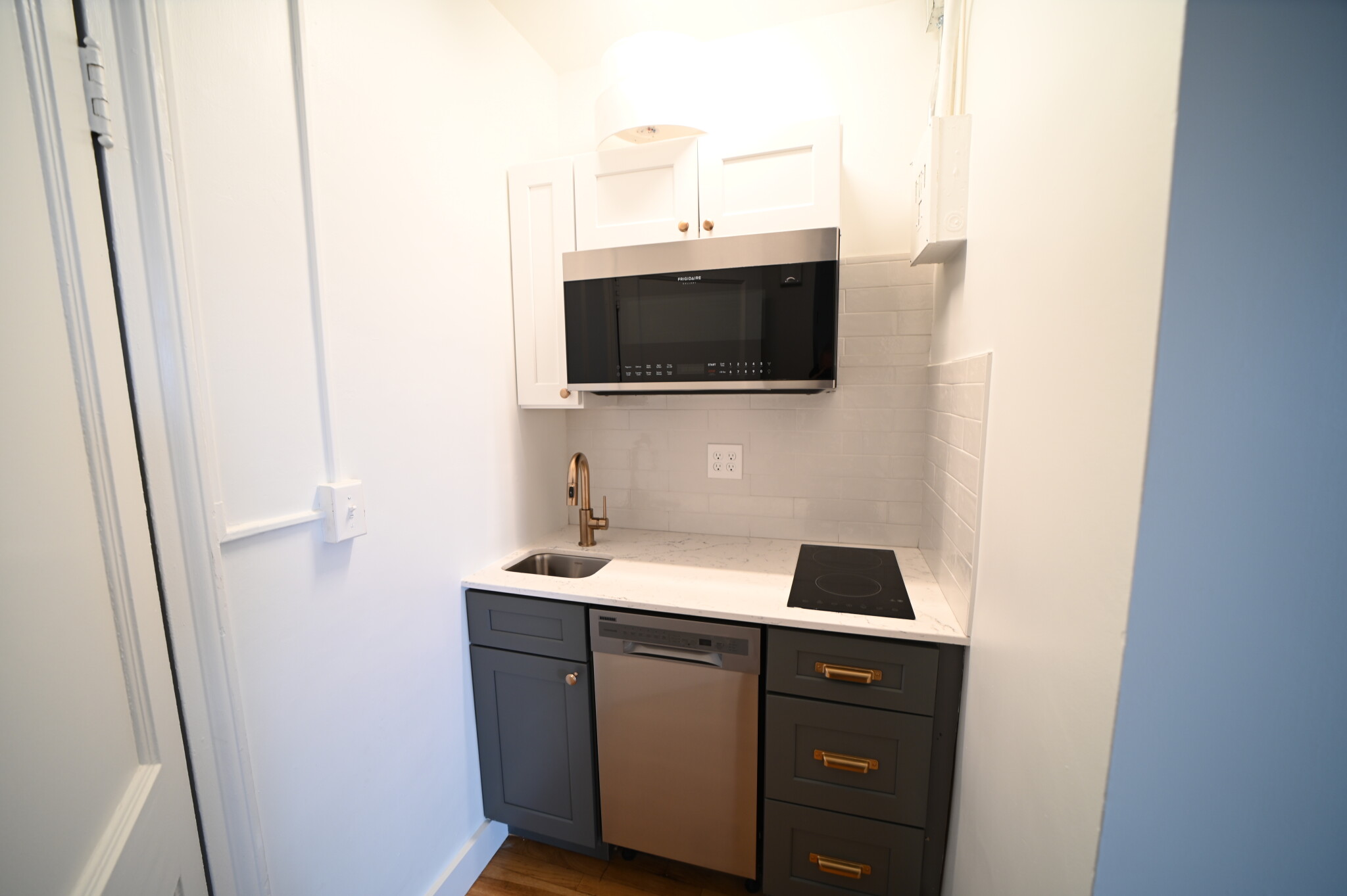 Studio bed, 1 bath apartment for rent at 1284 Beacon St Unit 813, Coolidge Corner — photo 3 of 12