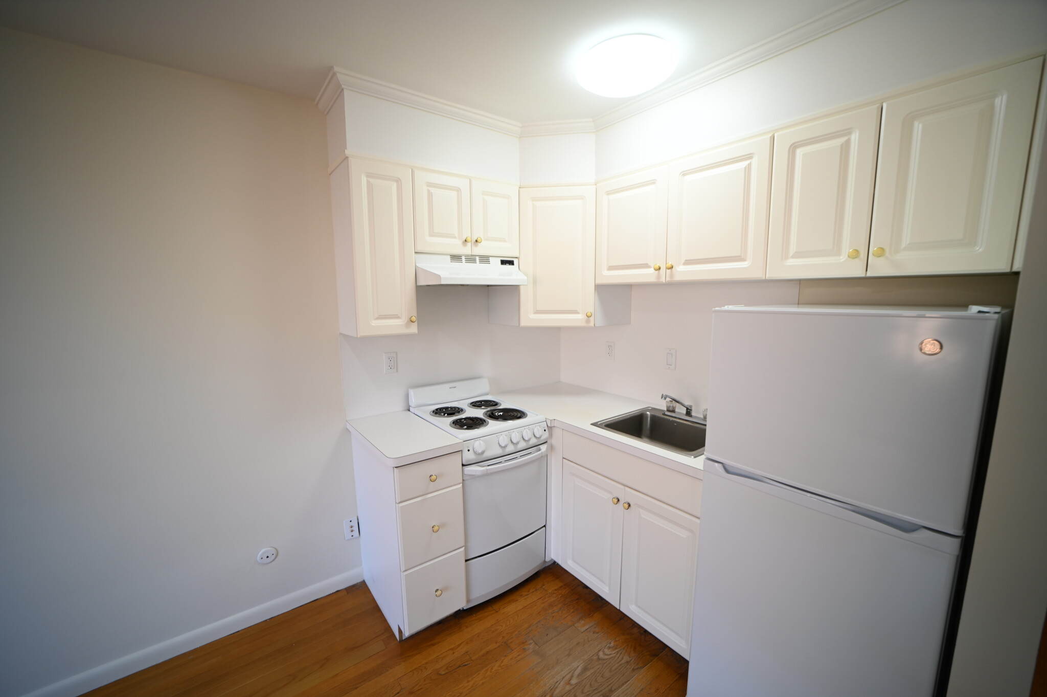 Studio bed, 1 bath apartment for rent at 35 Vernon St Unit 311, Coolidge Corner — photo 2 of 9
