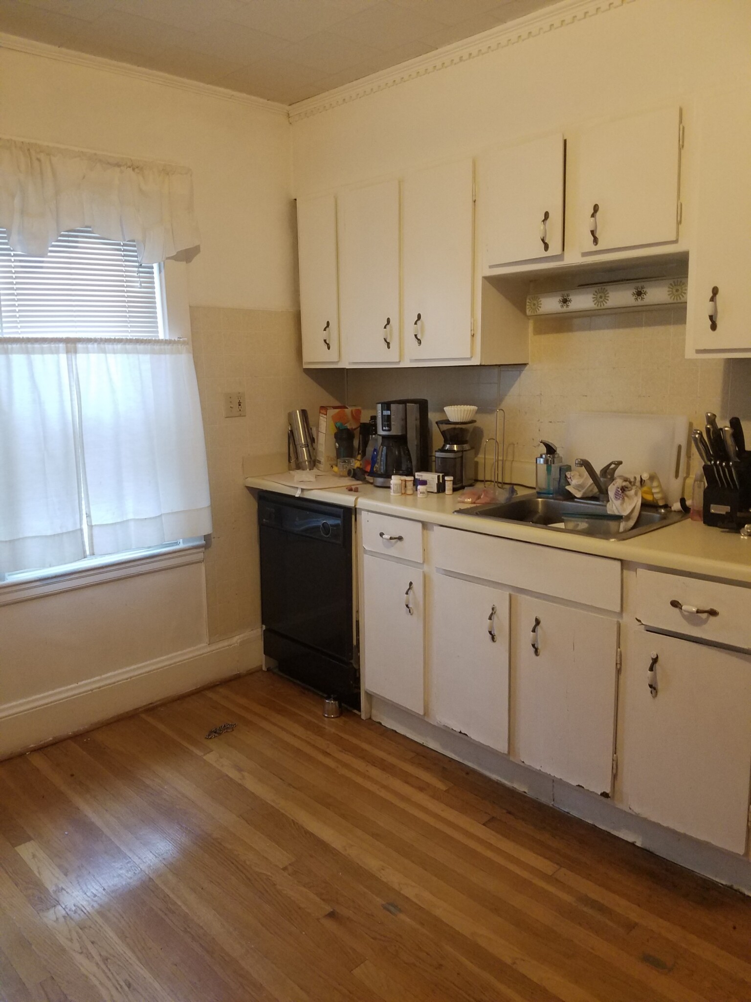2 bed, 1 bath apartment for rent at 141-143 Willow St Unit 1, West Roxbury — photo 2 of 5