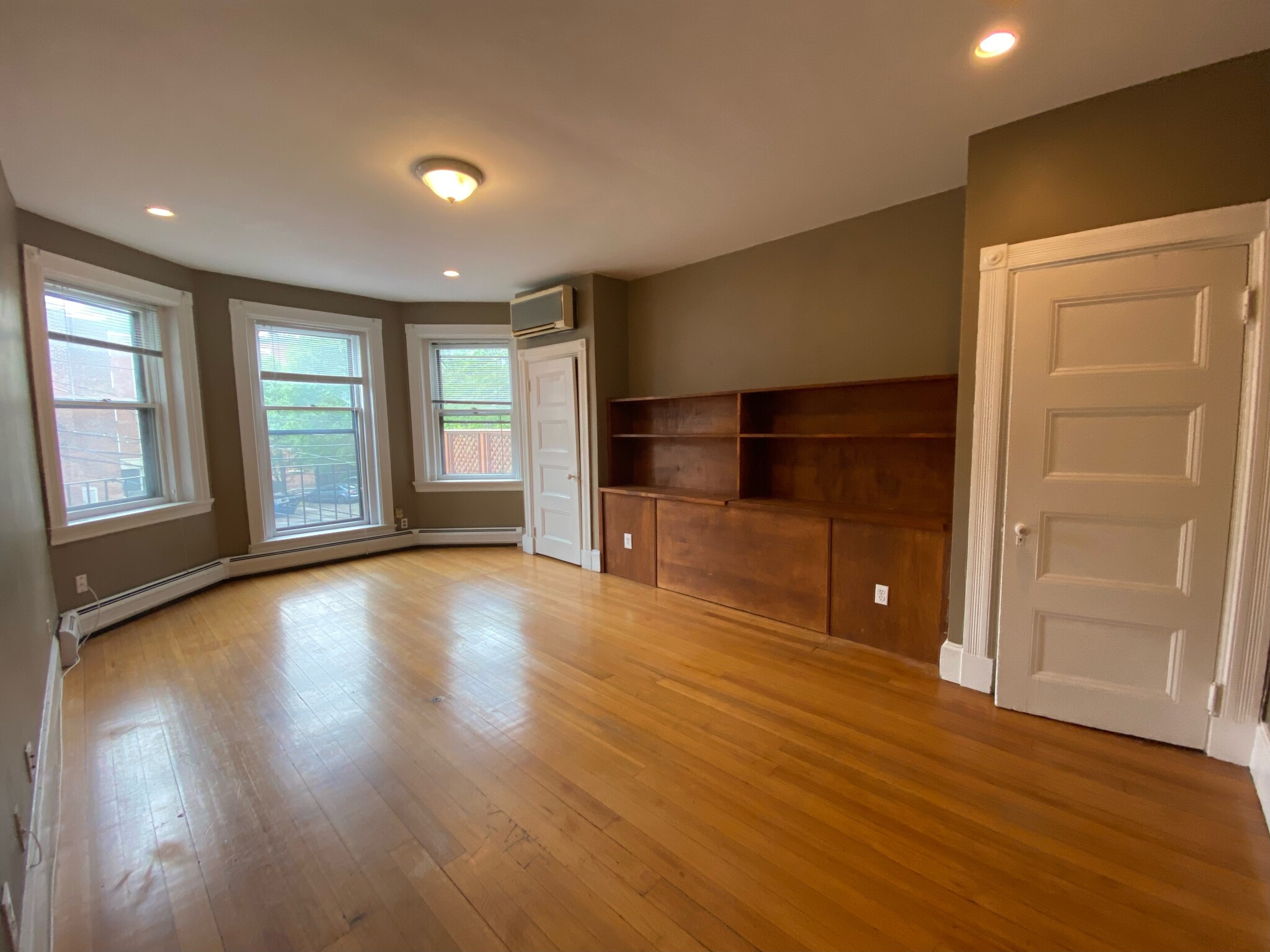 7 Regent Cir, Washington Square