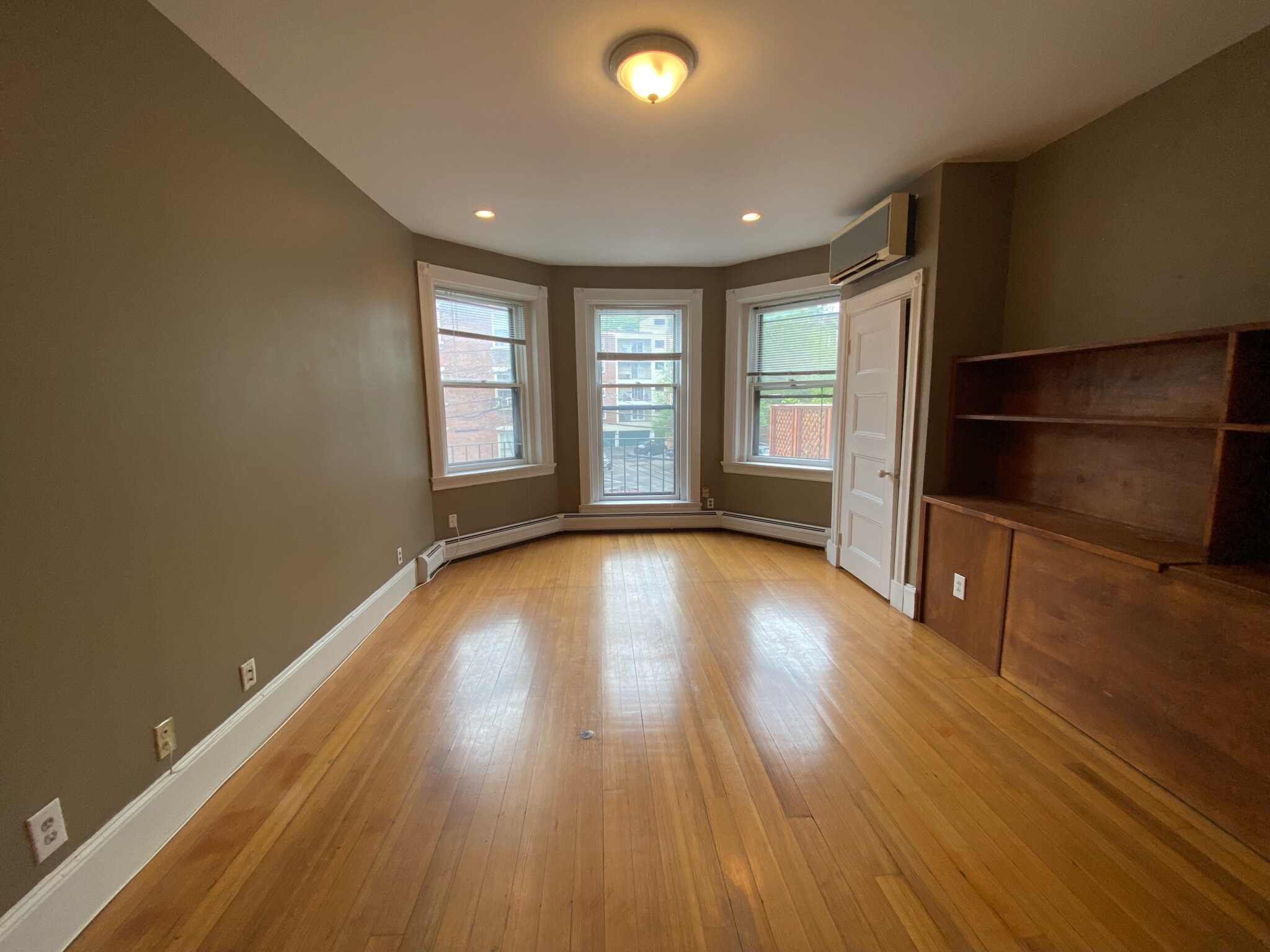 7 Regent Cir, Washington Square