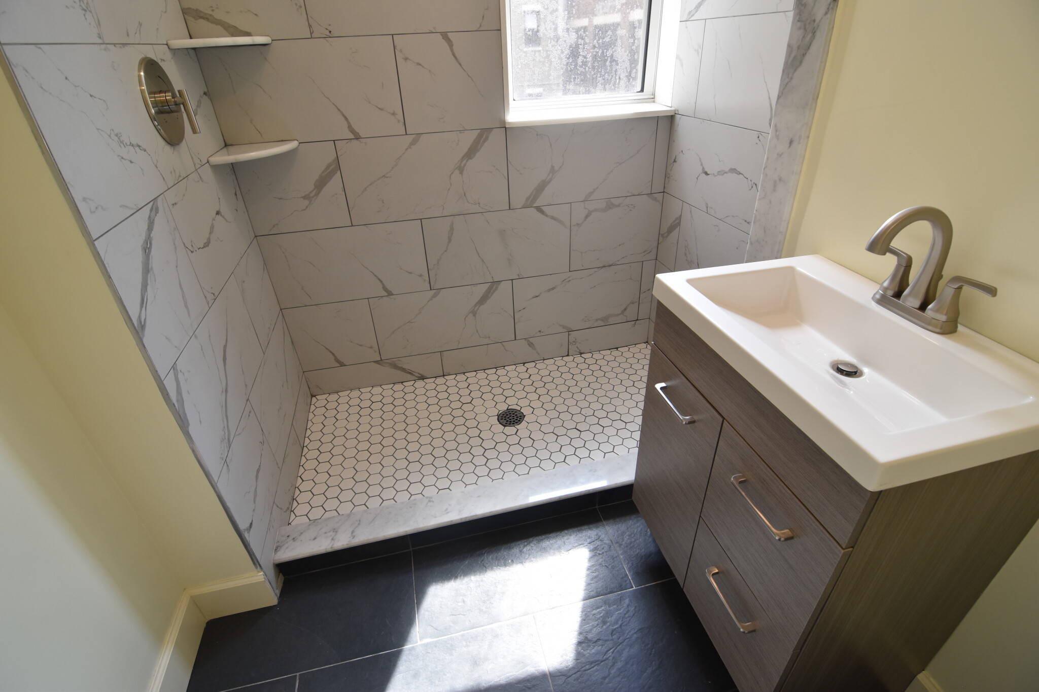 106 Queensberry St, Fenway