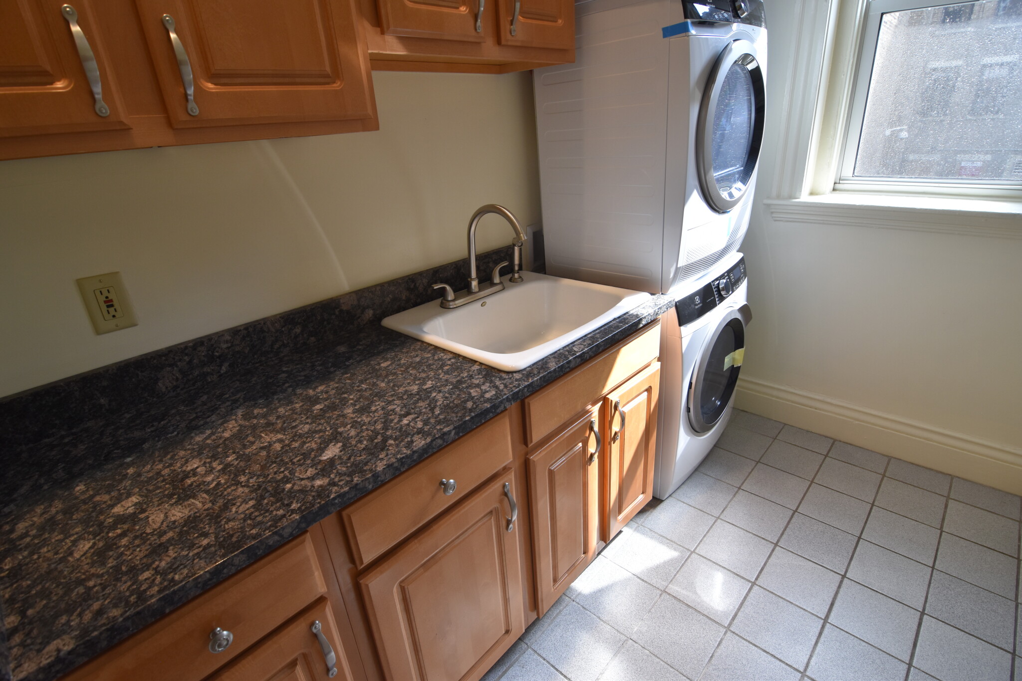 106 Queensberry St, Fenway