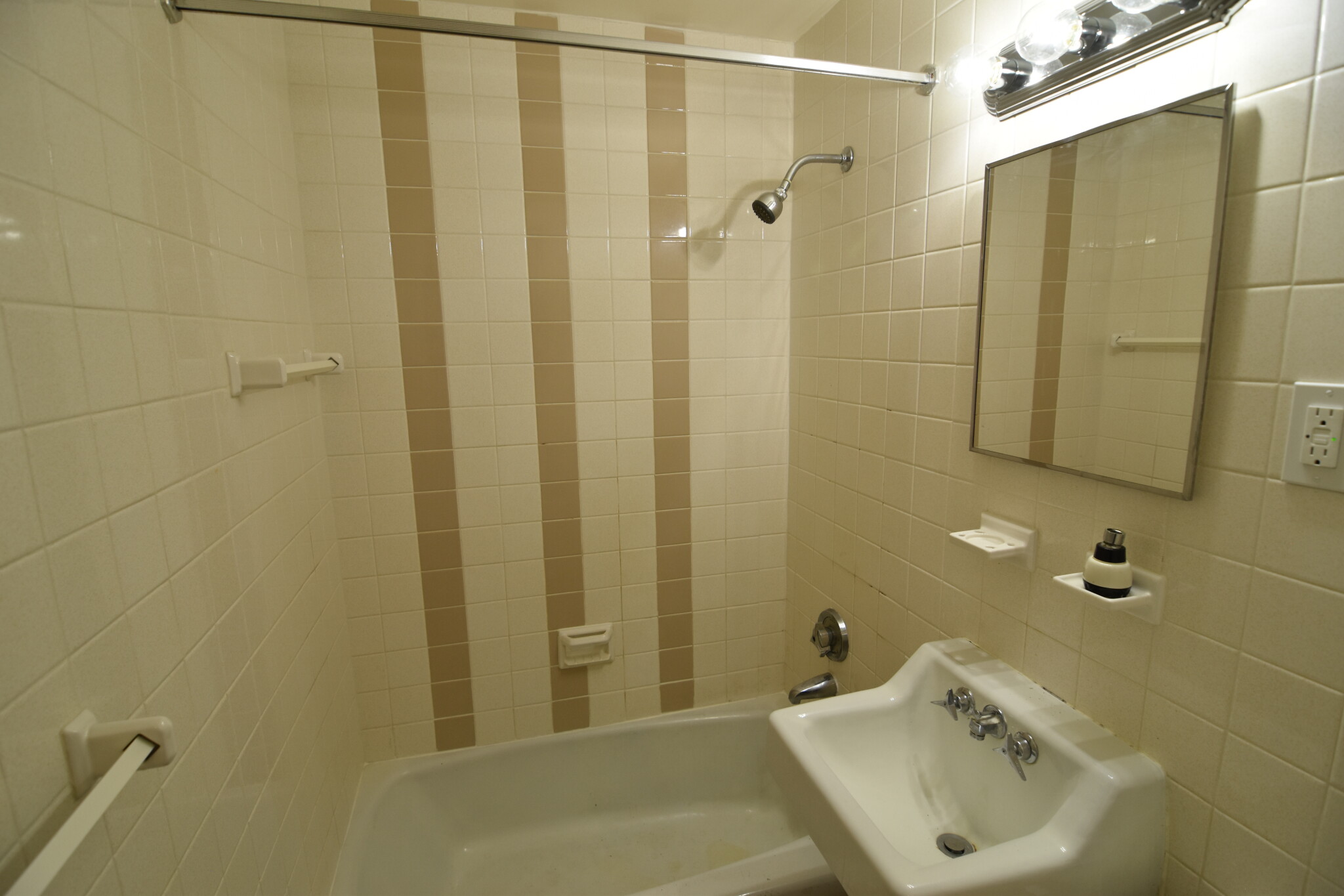 160 North Beacon St, Brighton