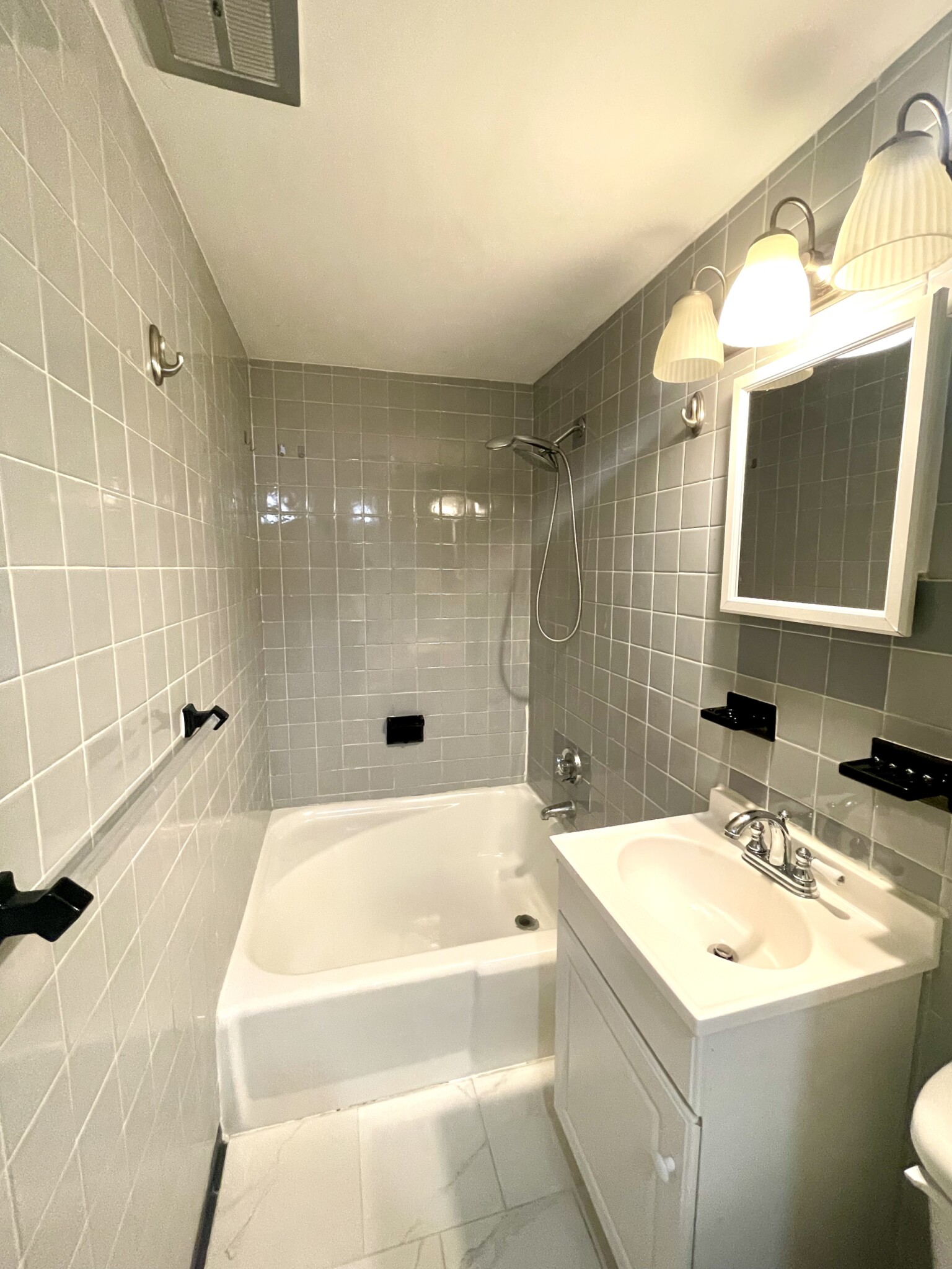 4 Commonwealth Ct, Brighton